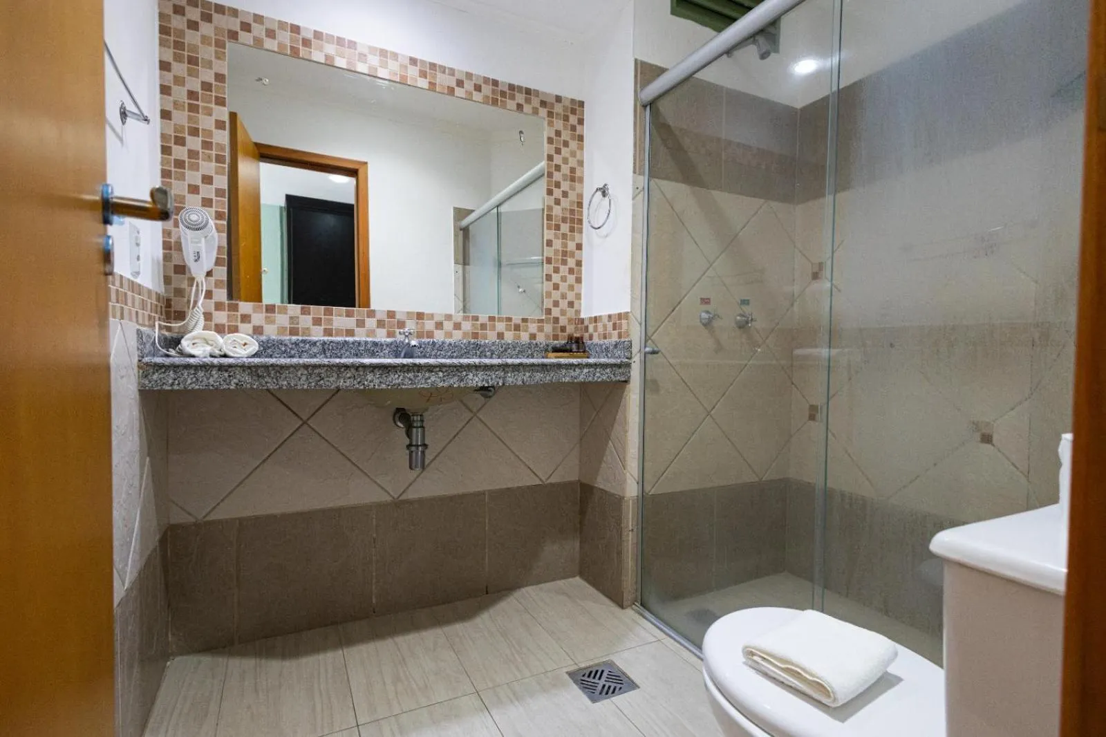 Shower in ARAGUAIA HOTEL