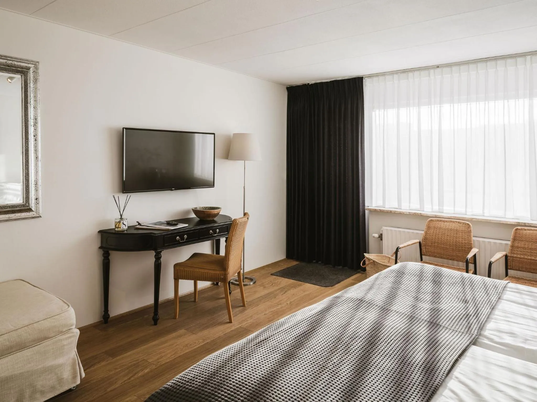 Bedroom, Bed in Strandhotel Domburg