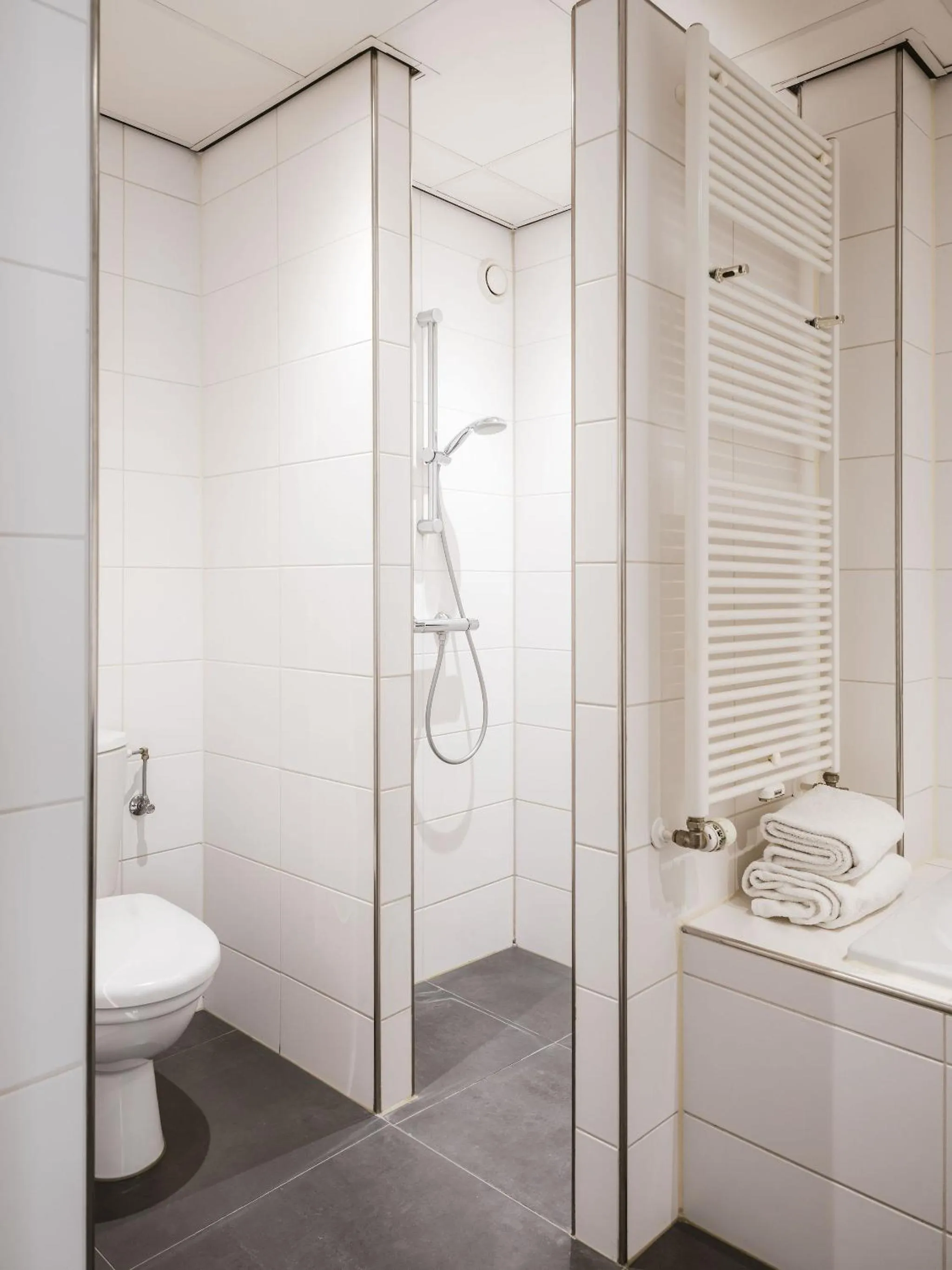 Bathroom in Strandhotel Domburg