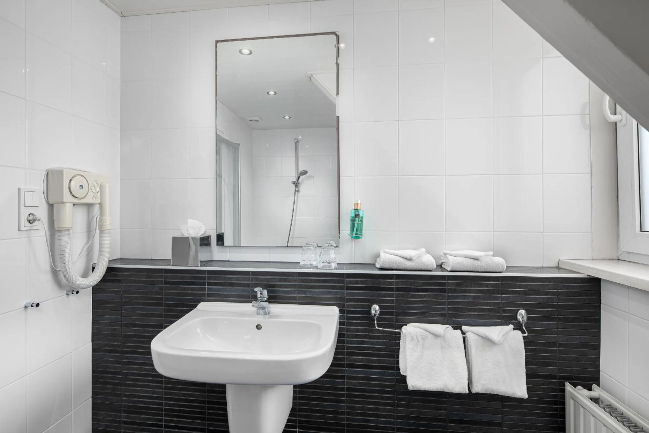 Bathroom in Strandhotel Domburg