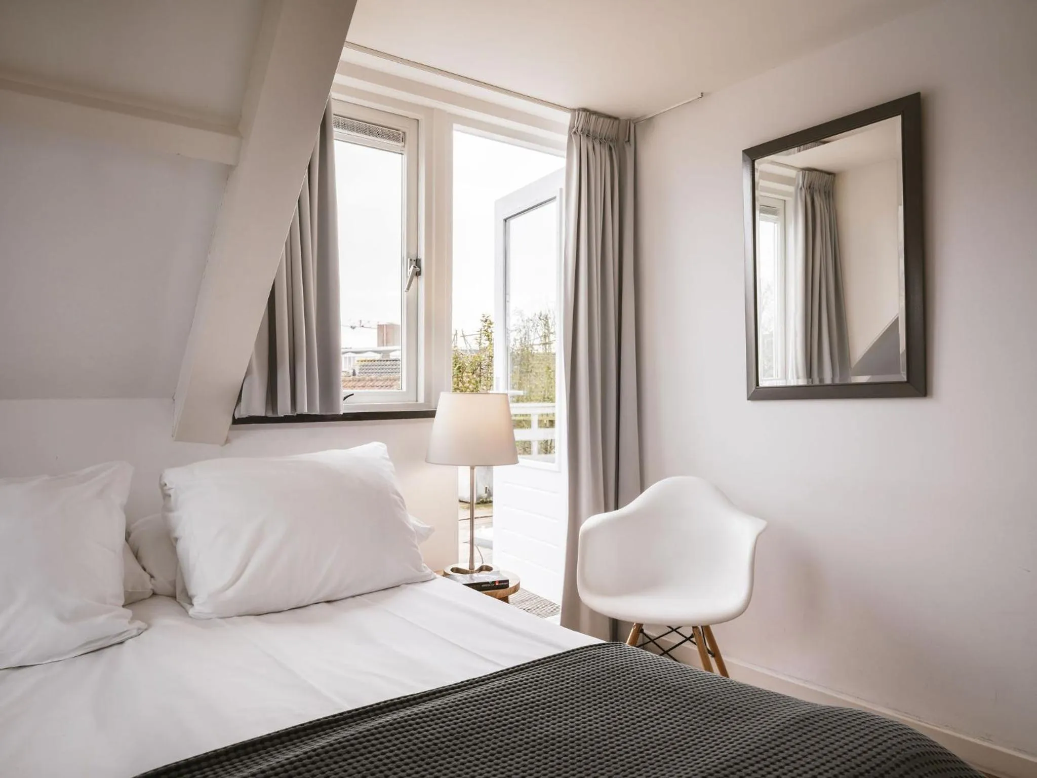 Bedroom, Bed in Strandhotel Domburg