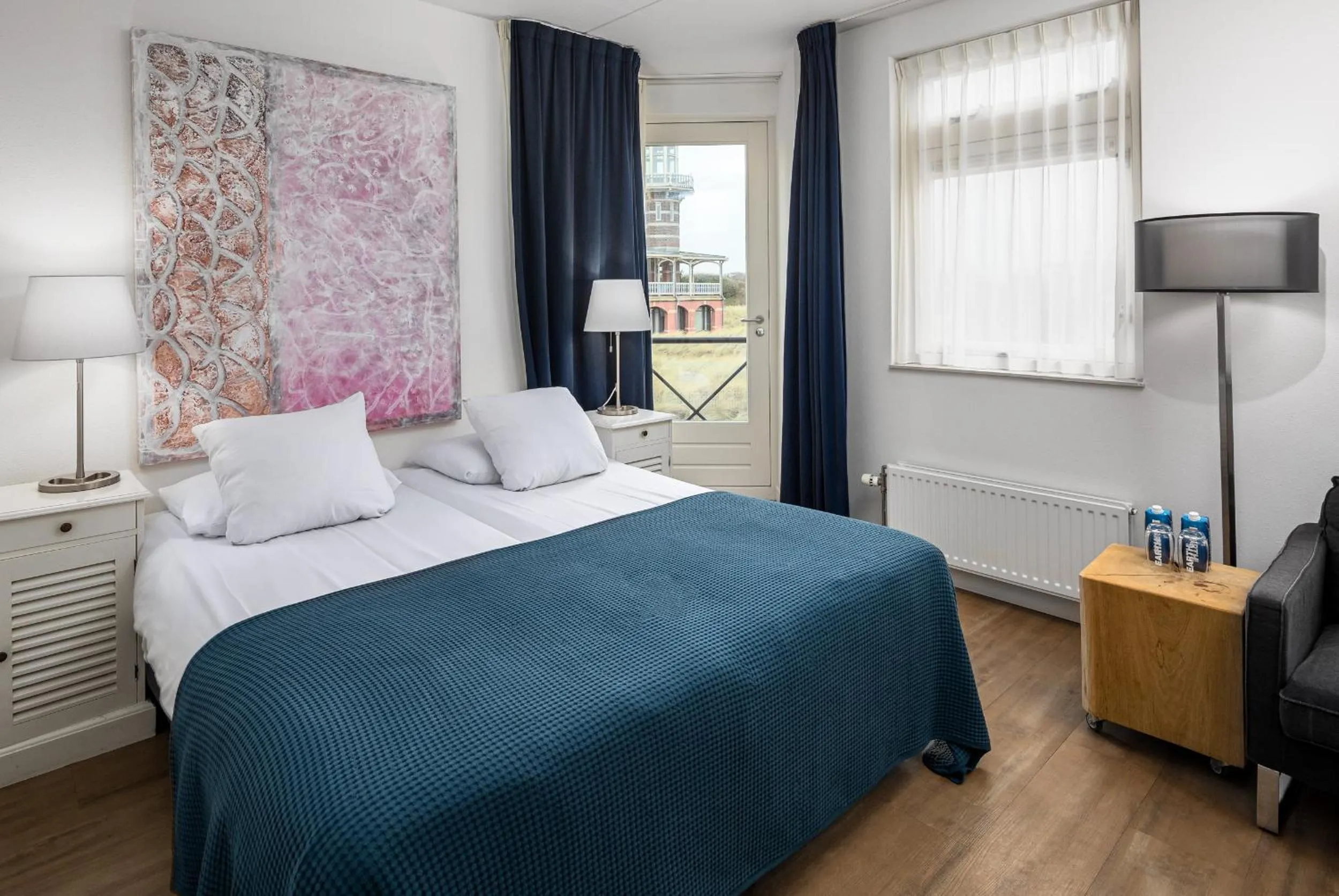 Bedroom, Bed in Strandhotel Domburg