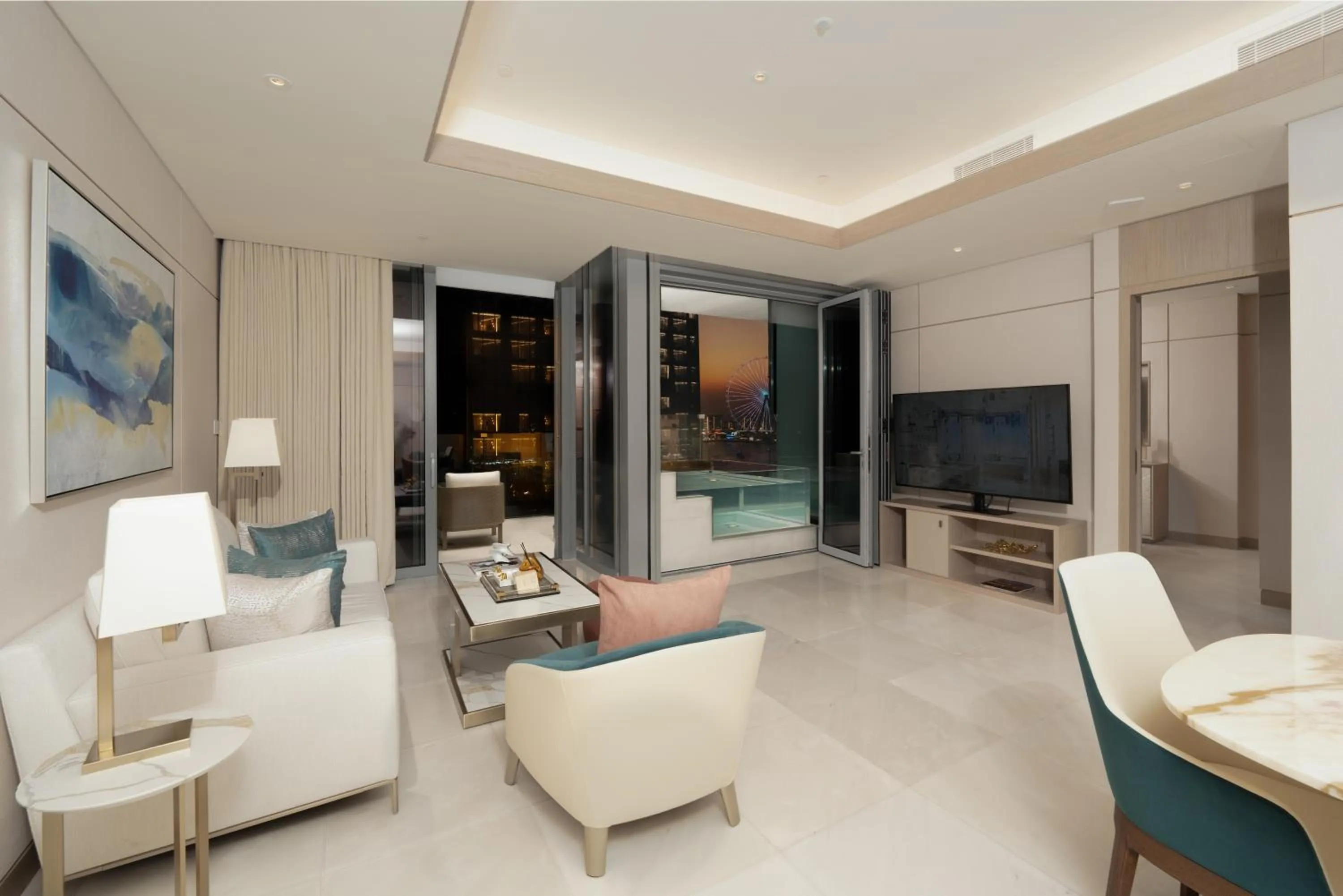 TV and multimedia in FIVE Luxe