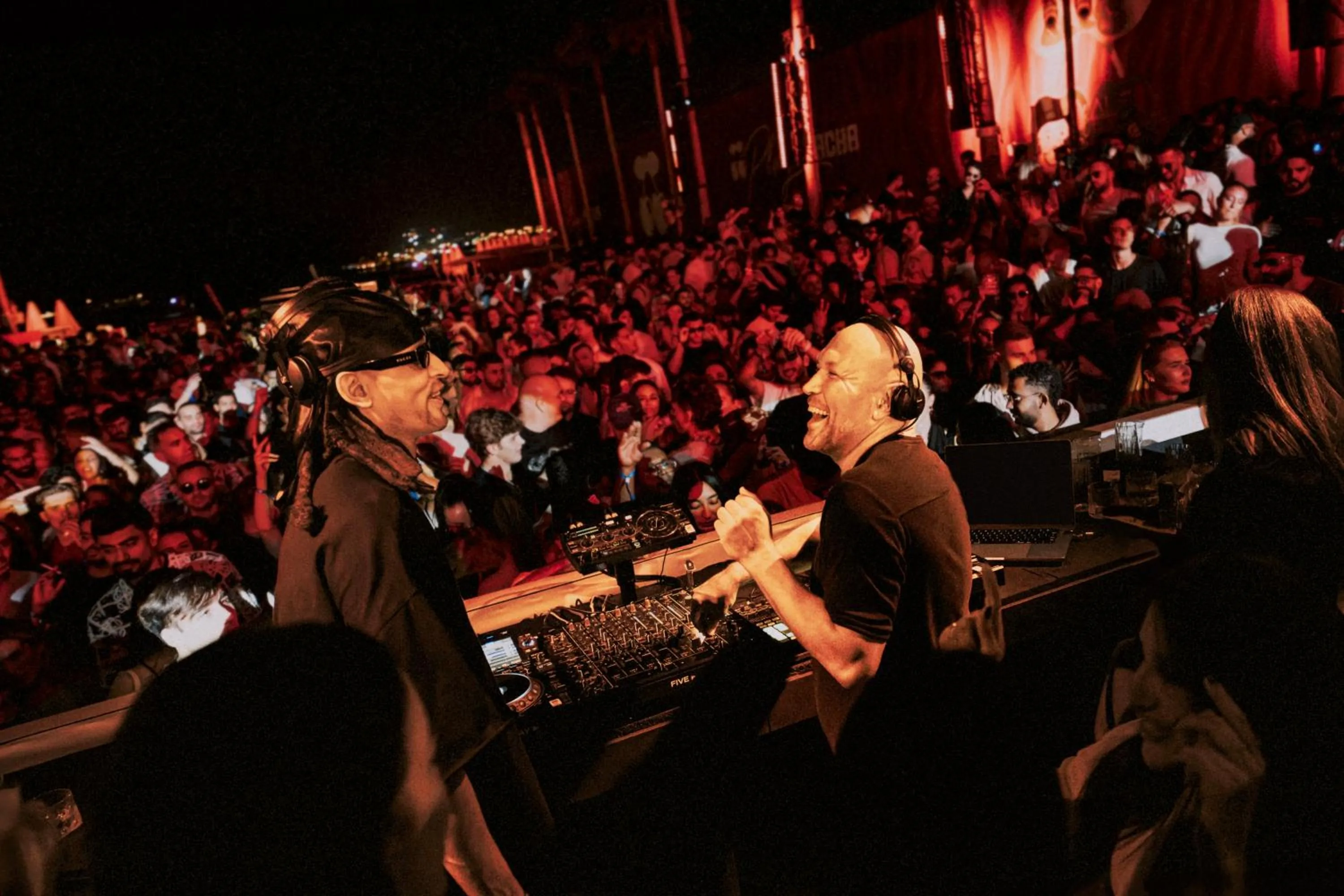 Evening entertainment in FIVE Luxe