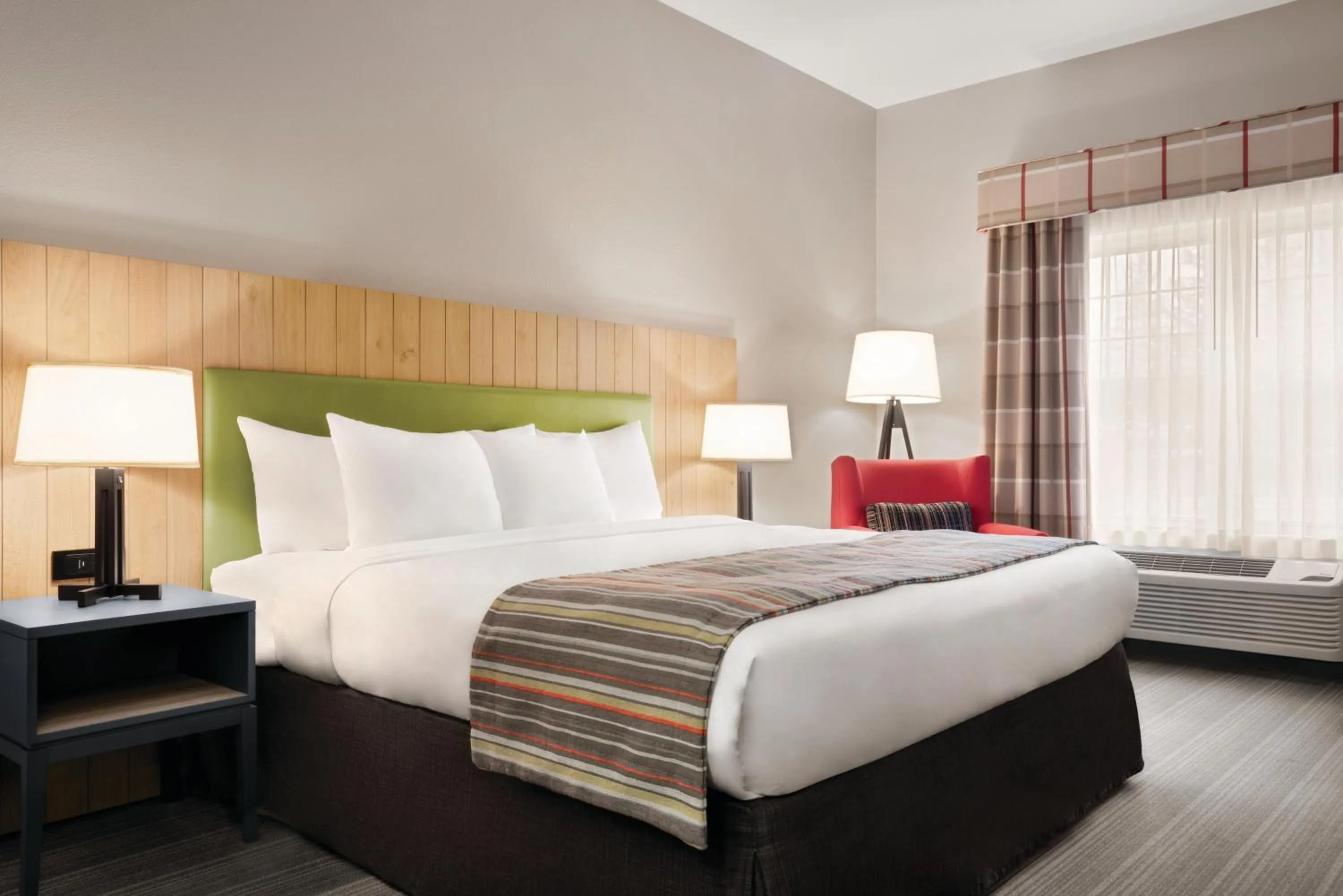 Bed in Country Inn & Suites by Radisson, Schaumburg, IL