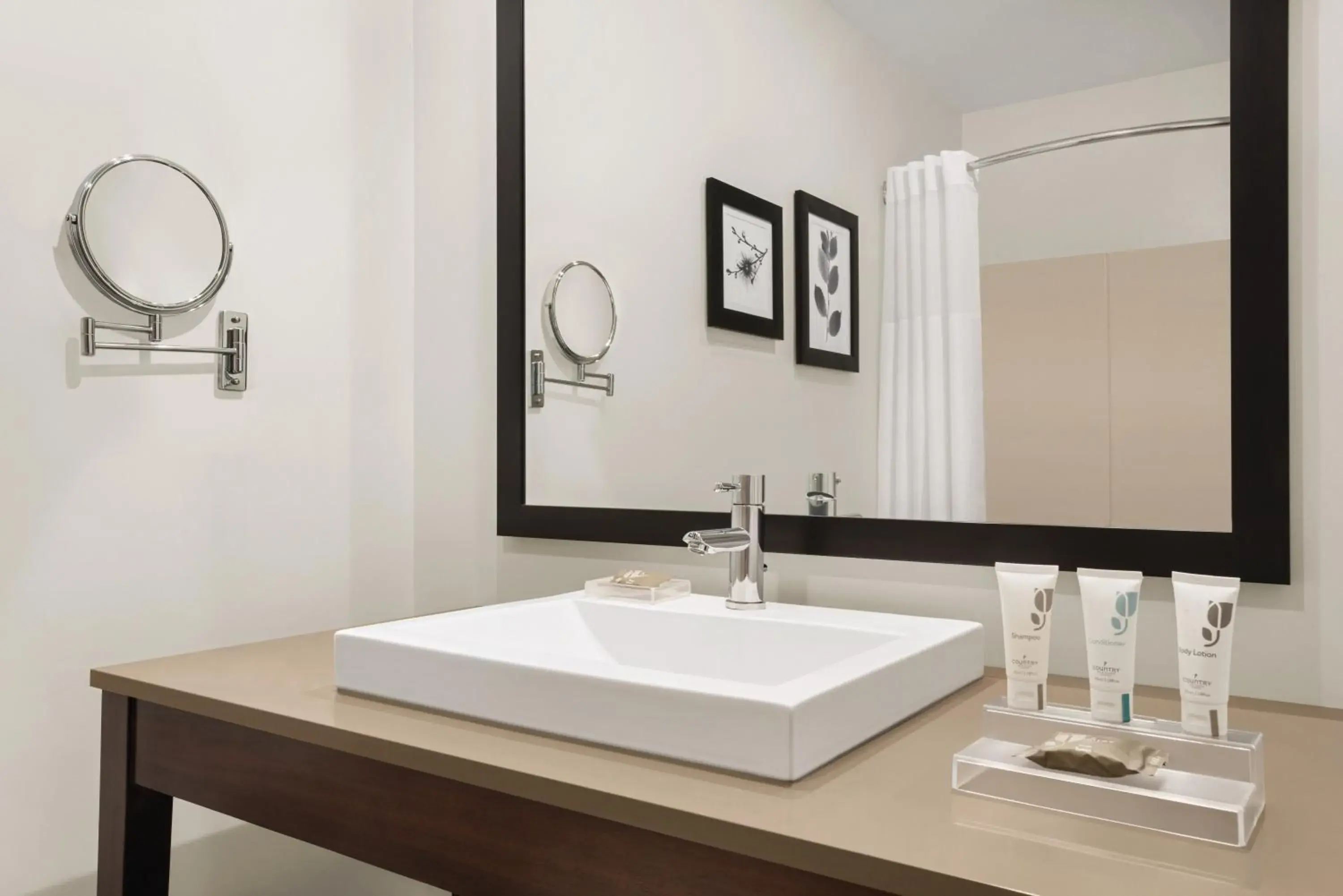 King Suite with Spa Bath - Disability Access in Country Inn & Suites by Radisson, Schaumburg, IL King Suite with Spa Bath - Disability Access in Country Inn & Suites by Radisson, Schaumburg, IL