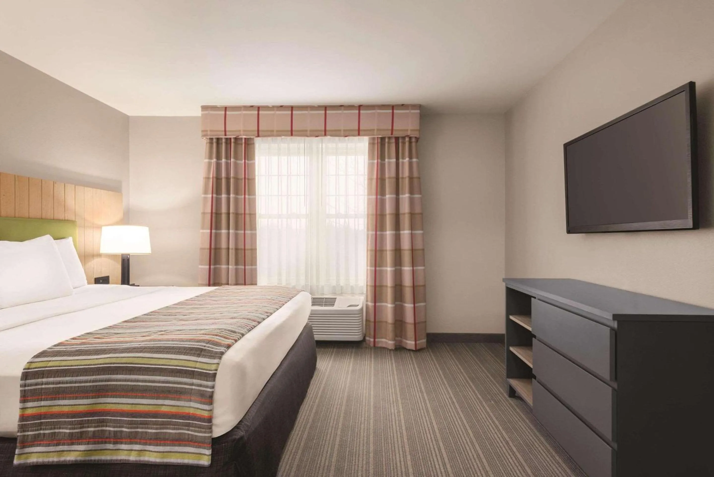 Bedroom, Bed in Country Inn & Suites by Radisson, Schaumburg, IL
