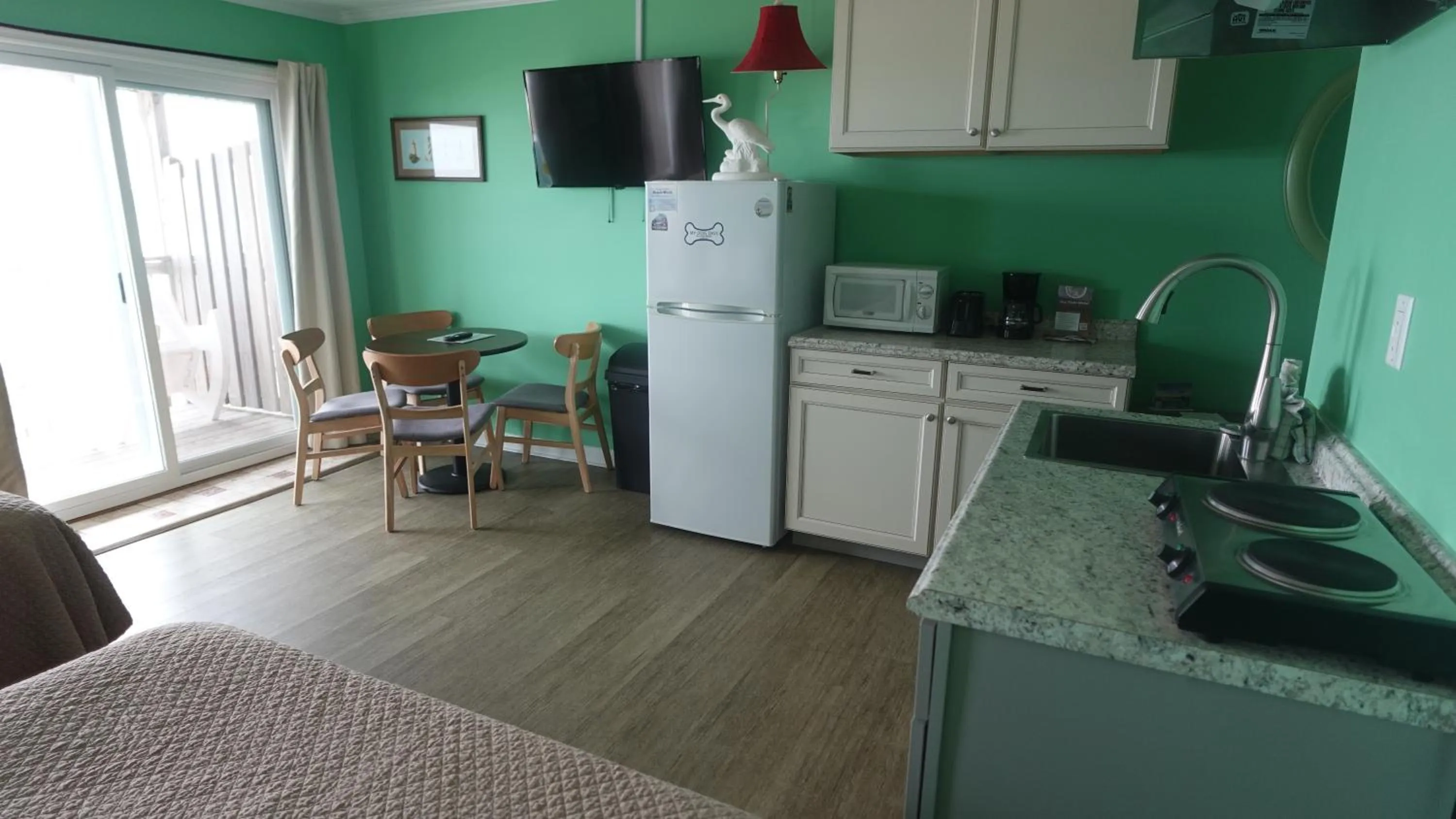 Kitchen or kitchenette in Sea Vista Motel