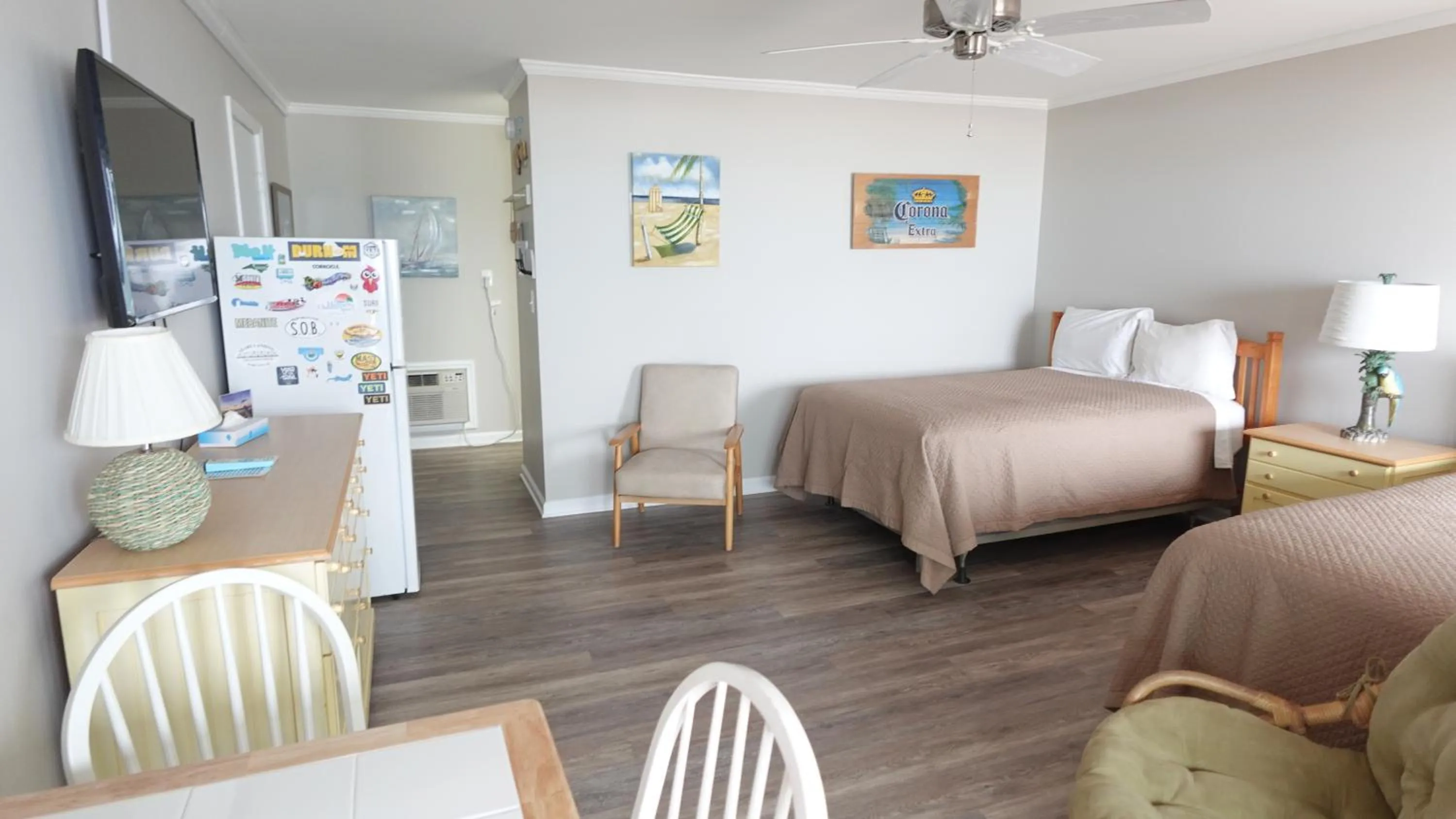 Photo of the whole room, Bed in Sea Vista Motel