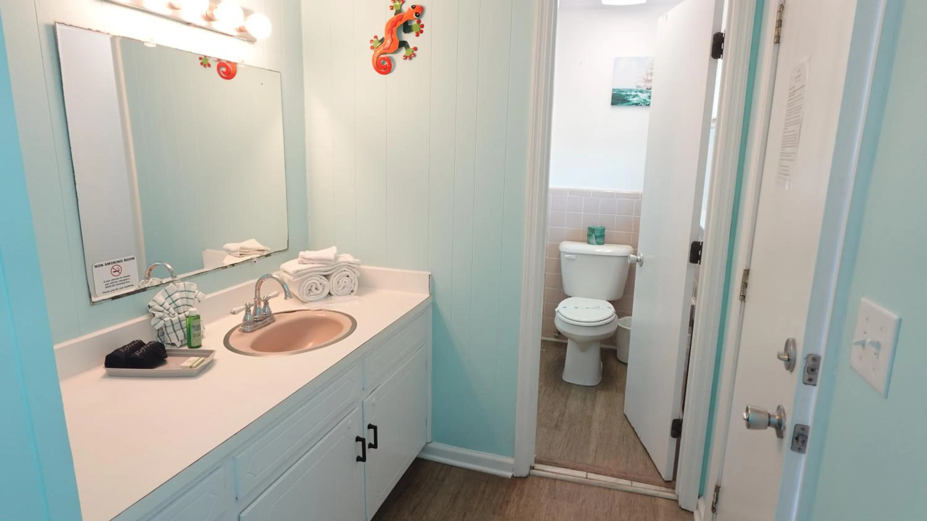 Toilet in Sea Vista Motel