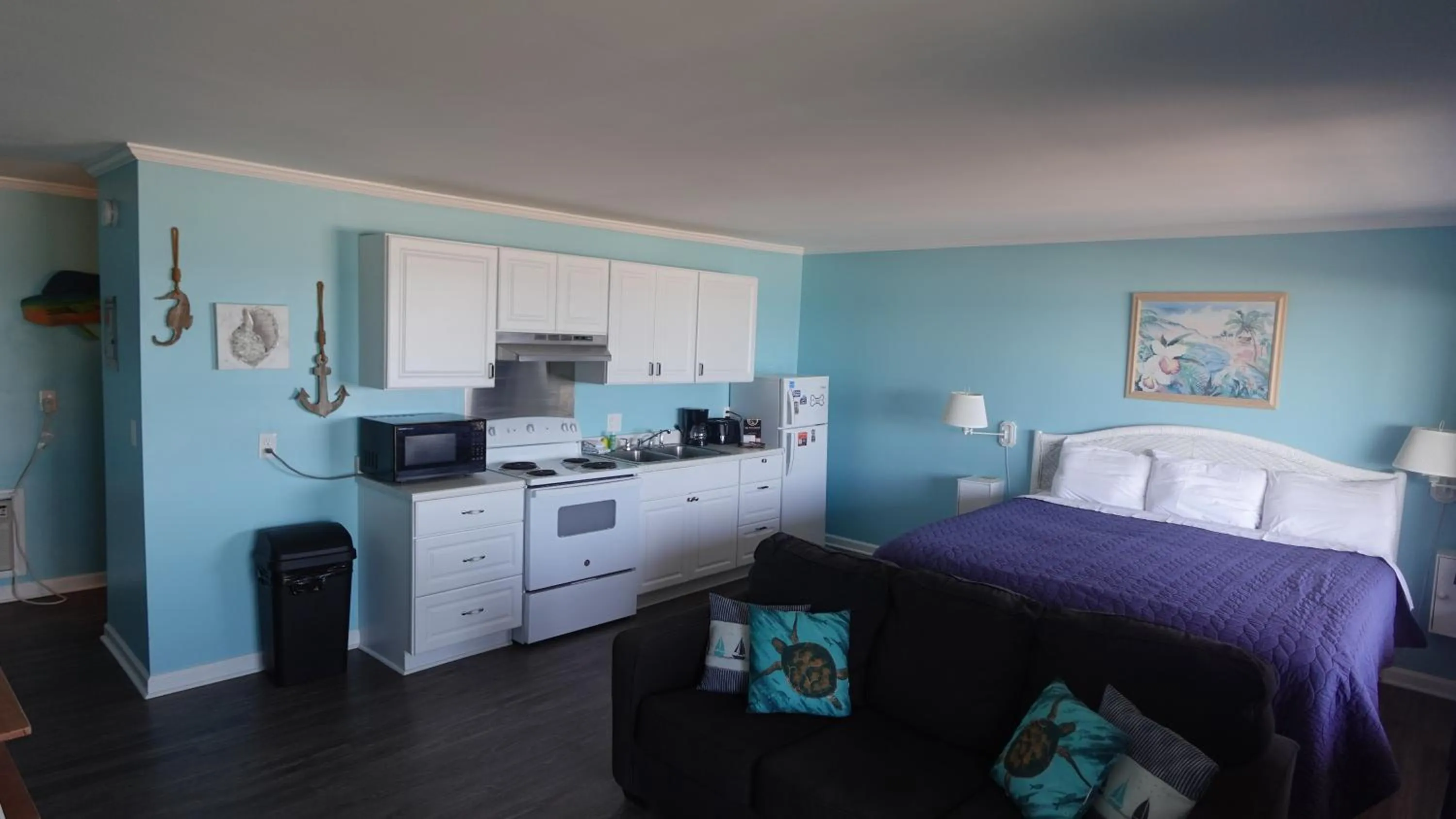 Kitchen or kitchenette, Bed in Sea Vista Motel