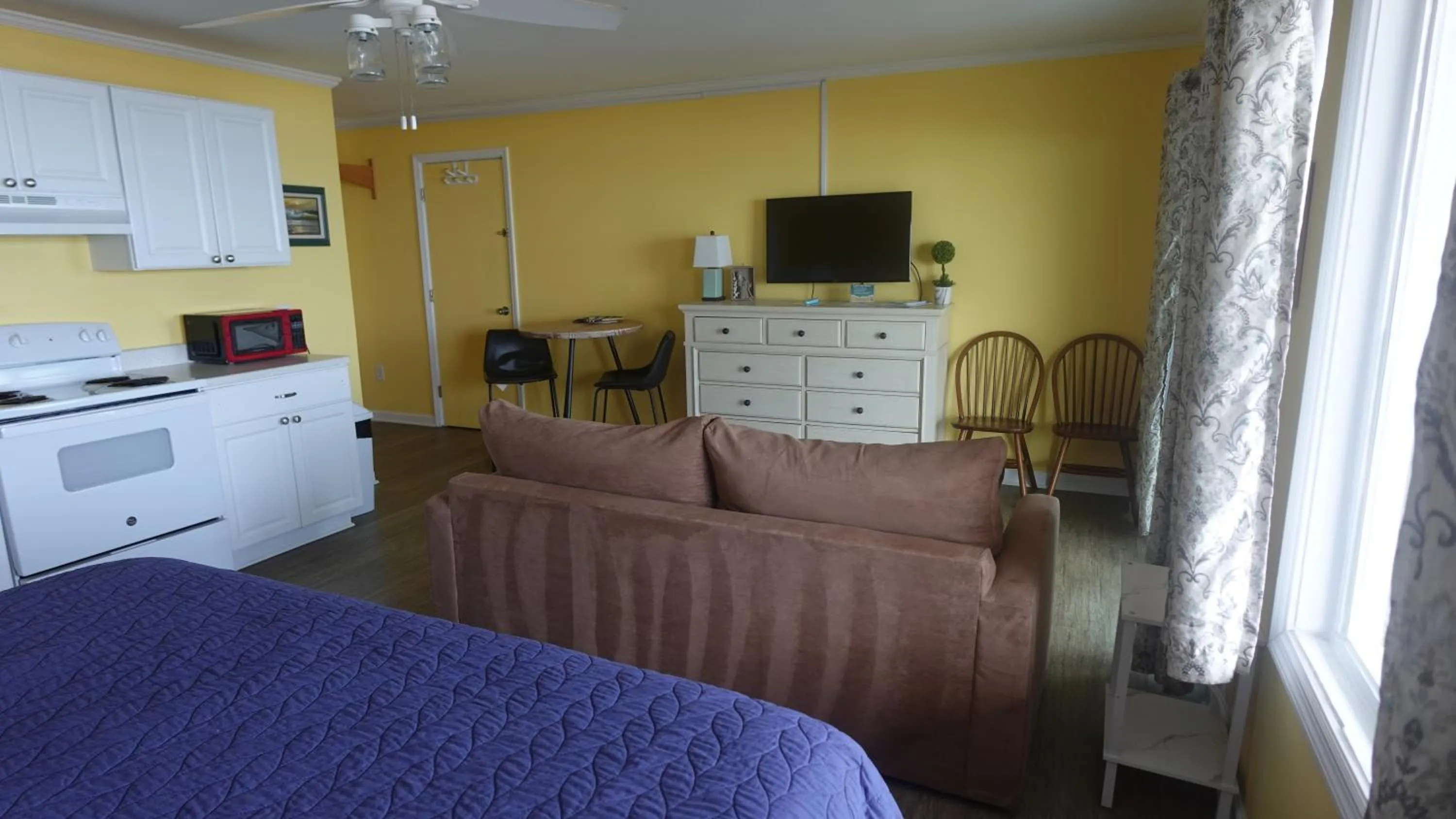 TV and multimedia in Sea Vista Motel