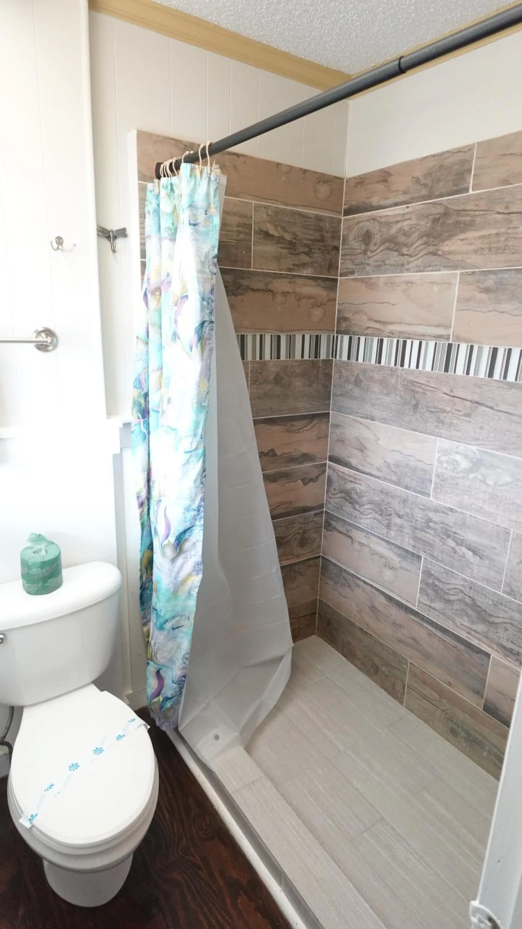 Shower in Sea Vista Motel