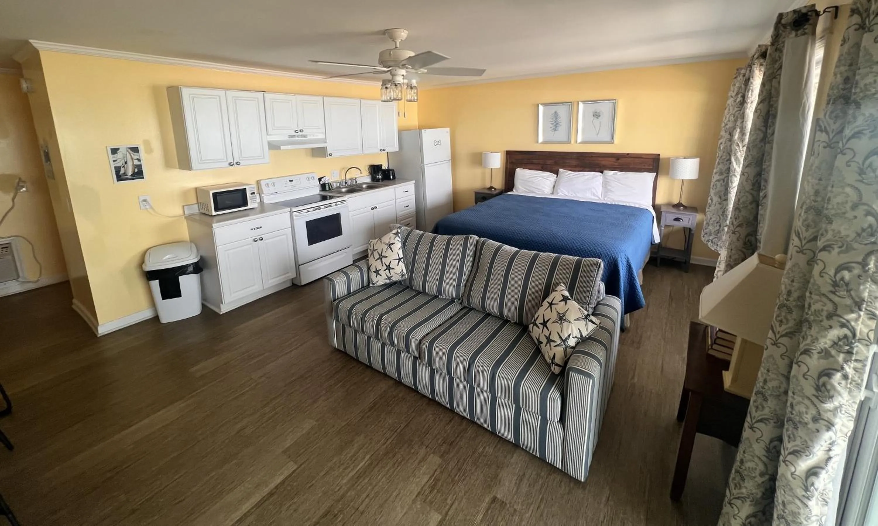 Photo of the whole room, Bed in Sea Vista Motel