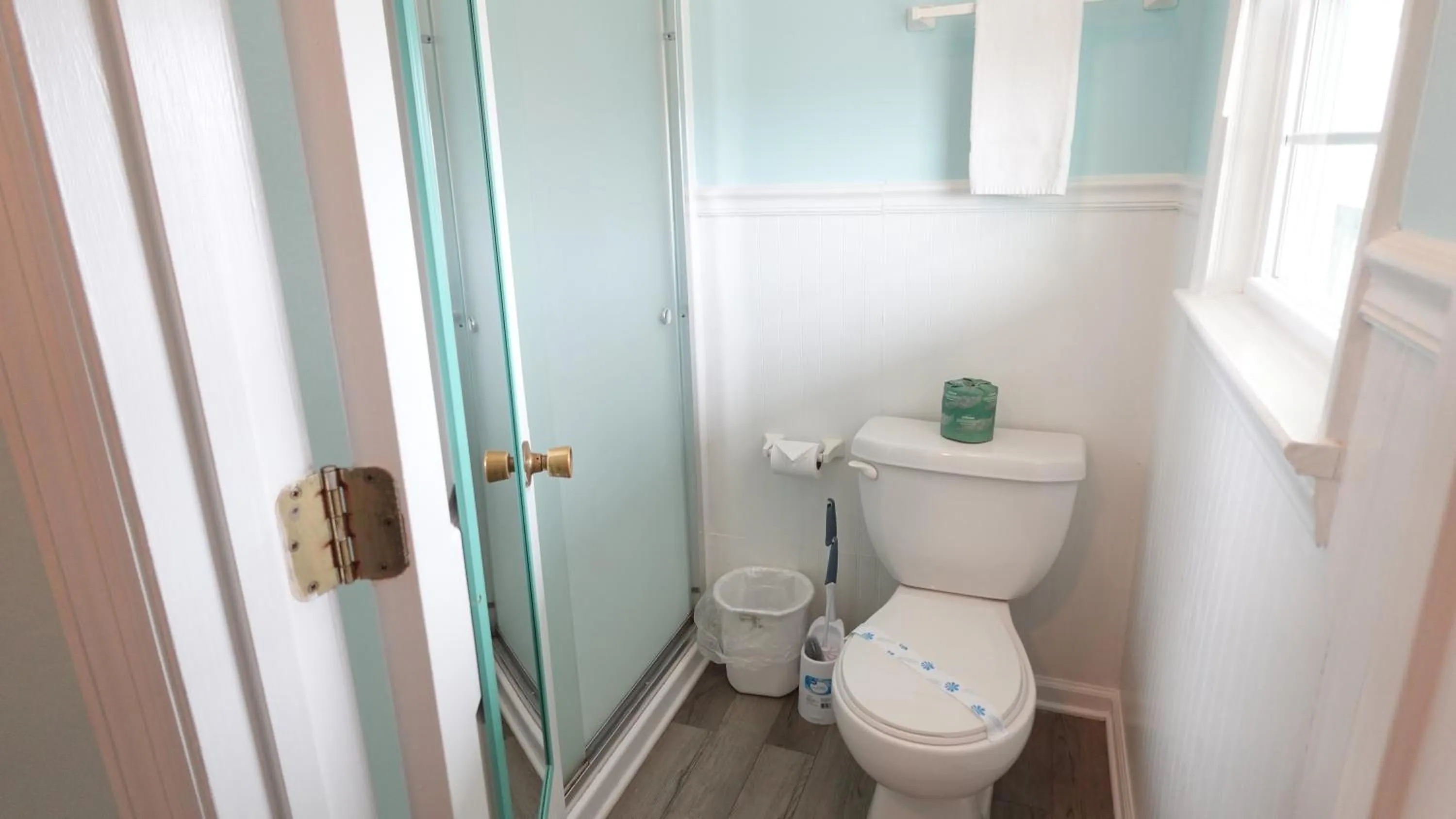 Shower in Sea Vista Motel