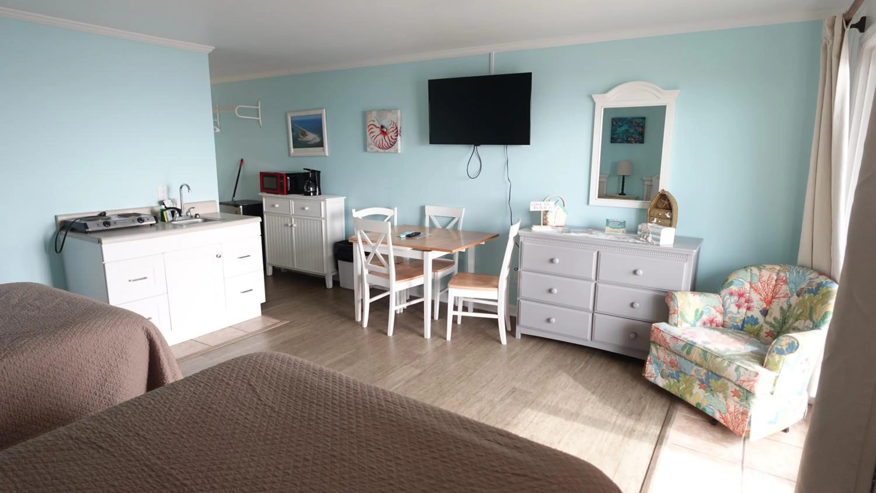 Bed in Sea Vista Motel