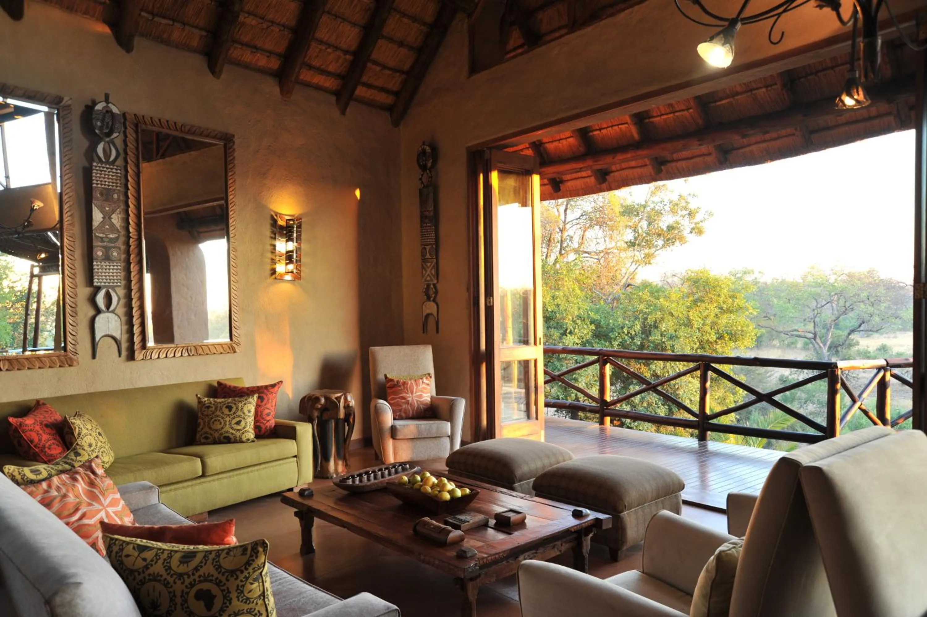Communal lounge/ TV room in Lukimbi Safari Lodge
