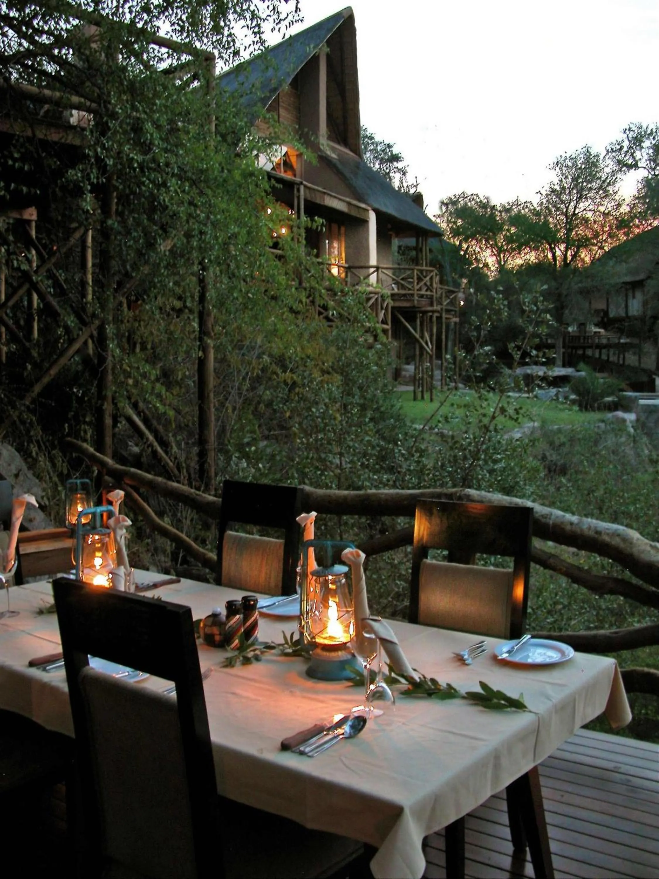 Restaurant/places to eat in Lukimbi Safari Lodge