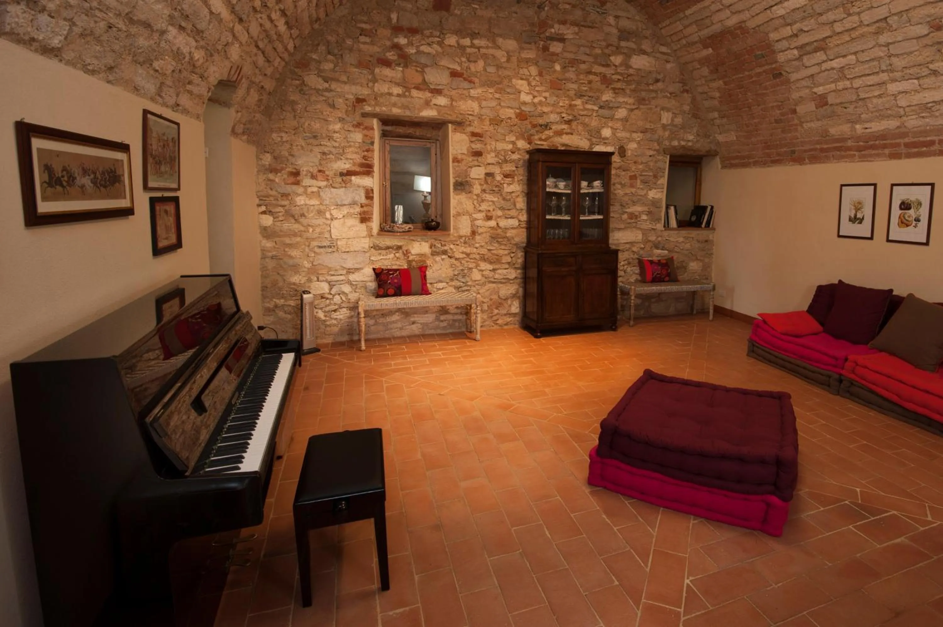 Communal lounge/ TV room in Antico Granaione