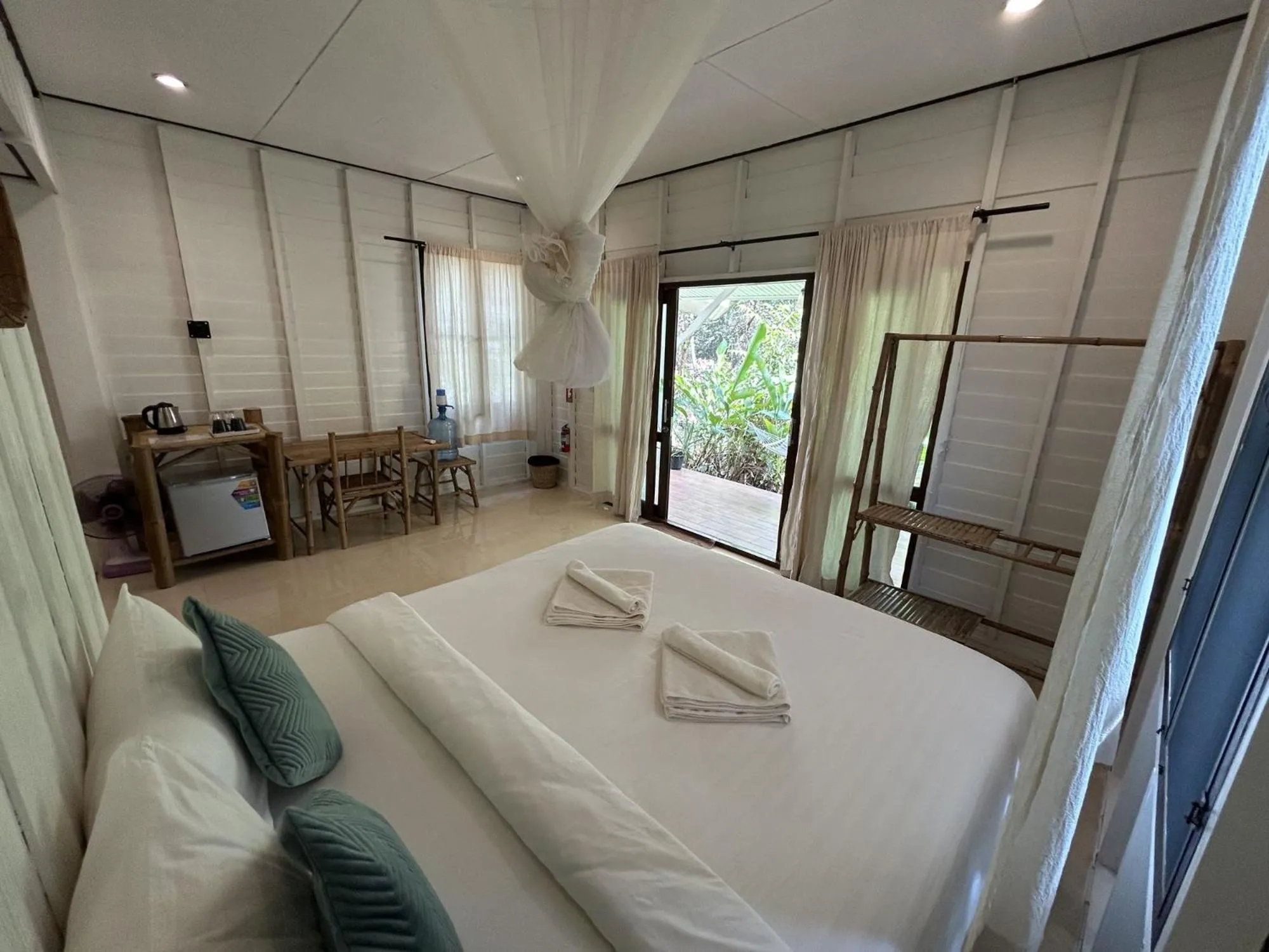 Bedroom, Bed in The River Retreat Koh Mak