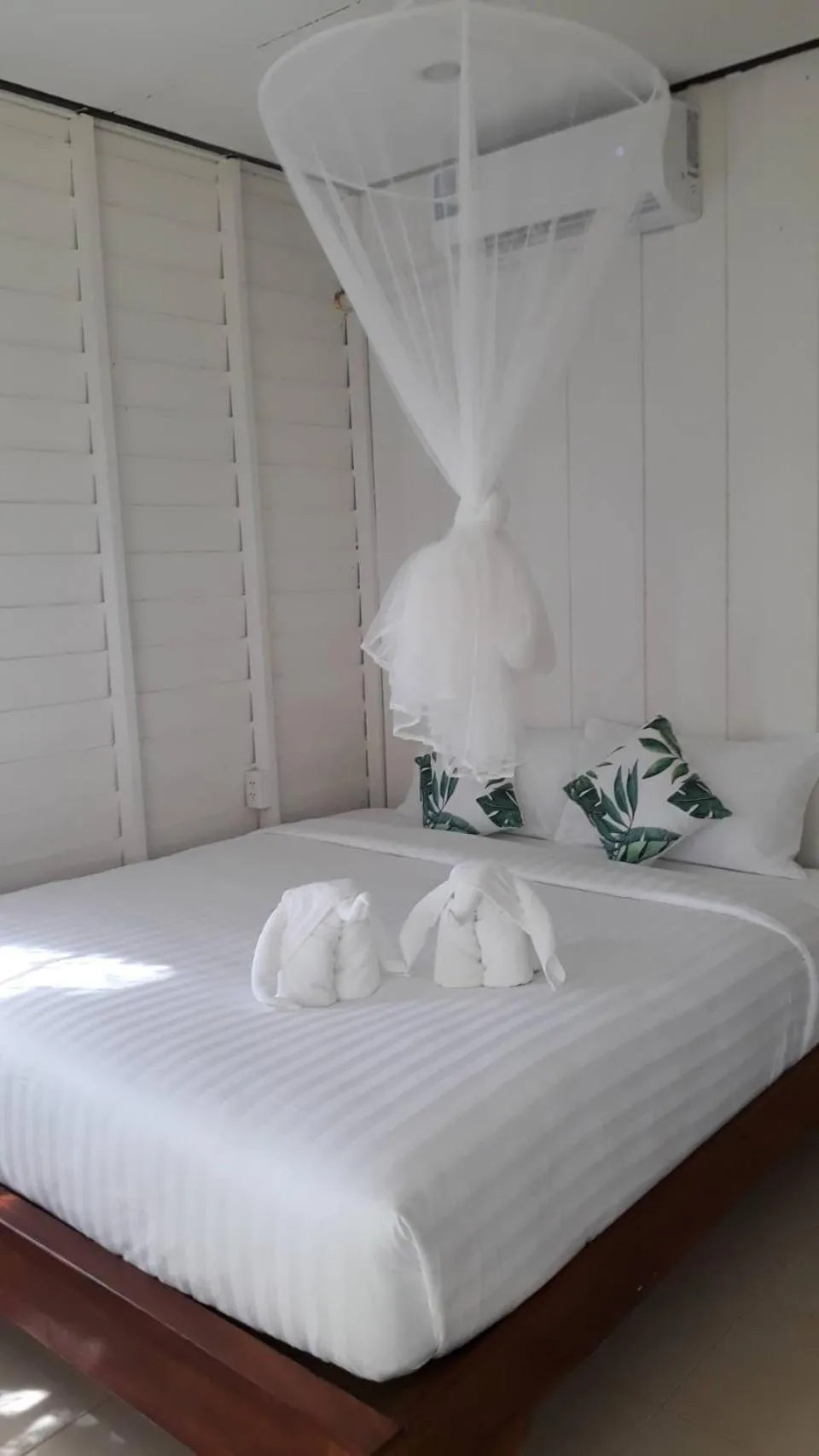 Bed in The River Retreat Koh Mak