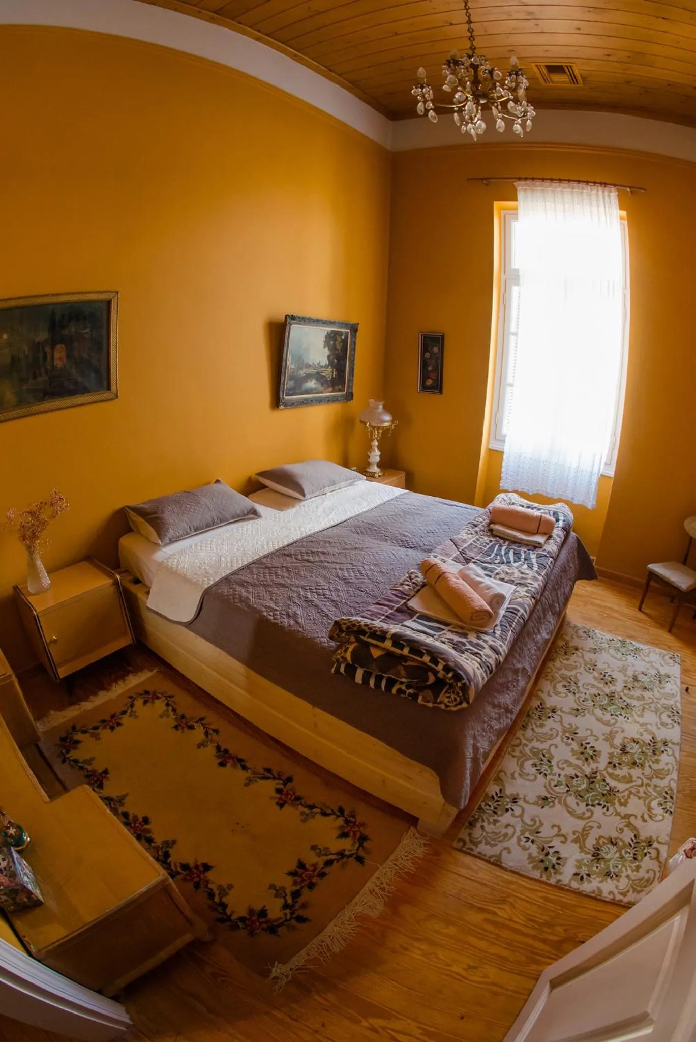 Quiet street view, Bed in Athens Quinta