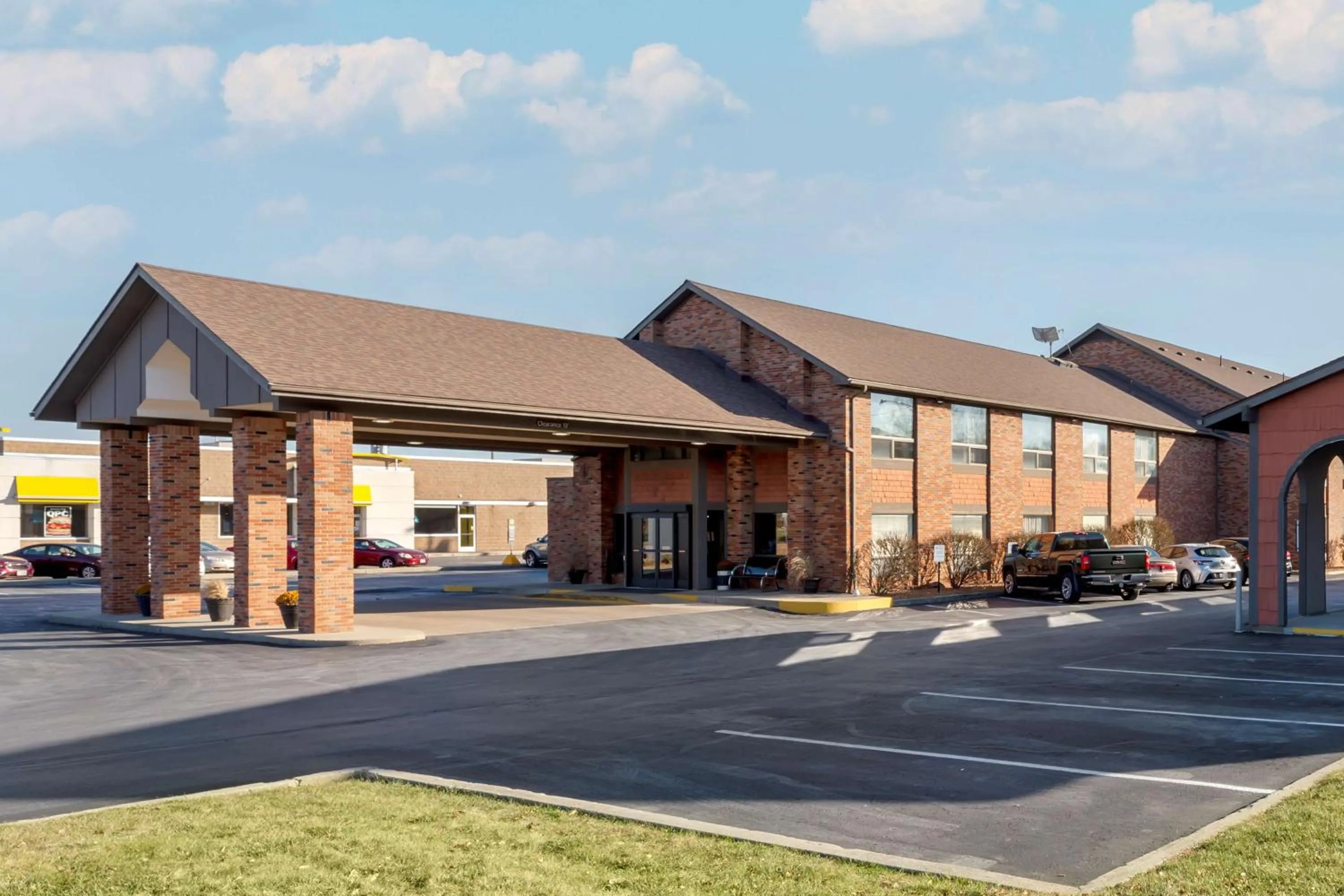 Property building in Best Western Falcon Plaza - Bowling Green