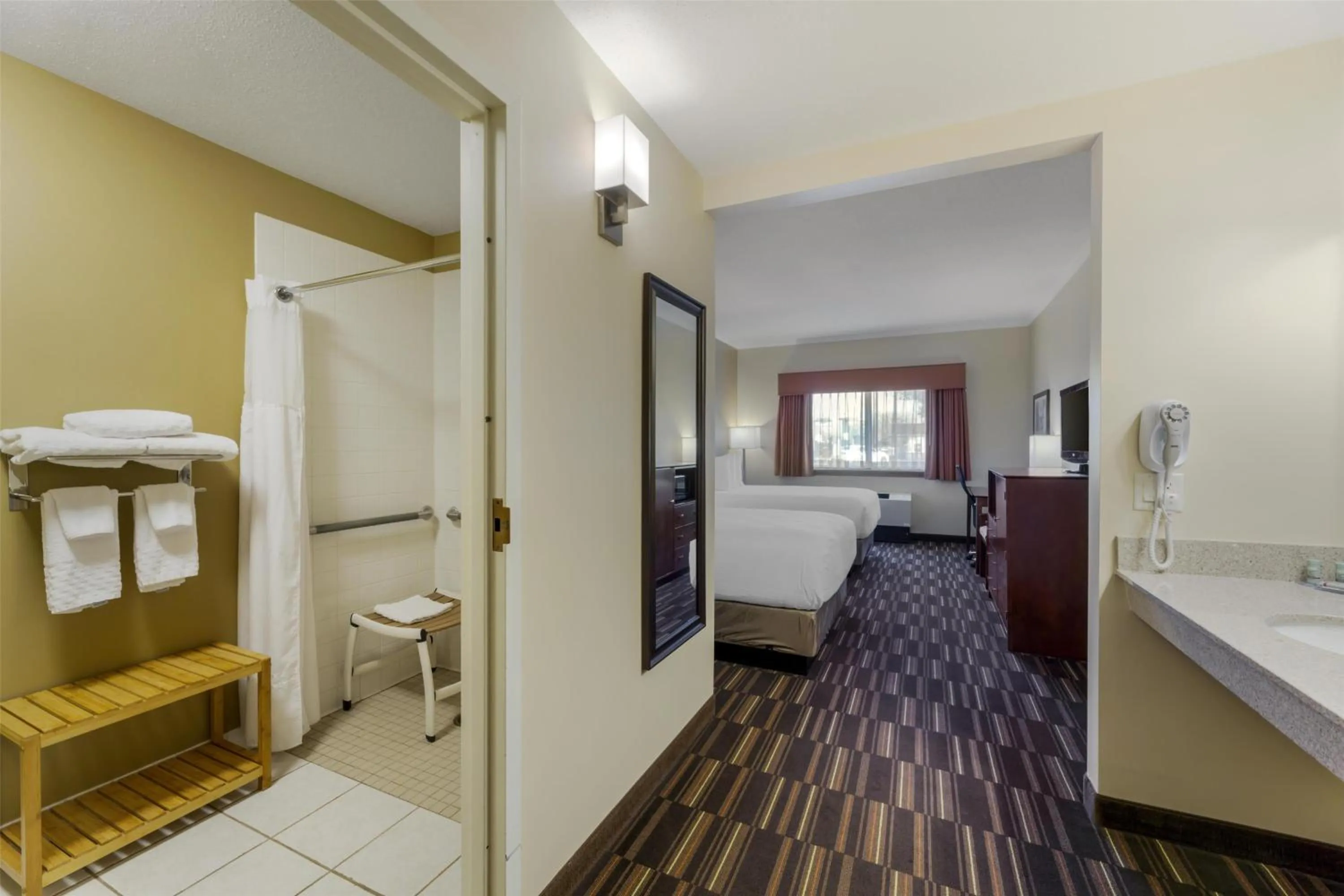 Bedroom, Bed in Best Western Falcon Plaza - Bowling Green