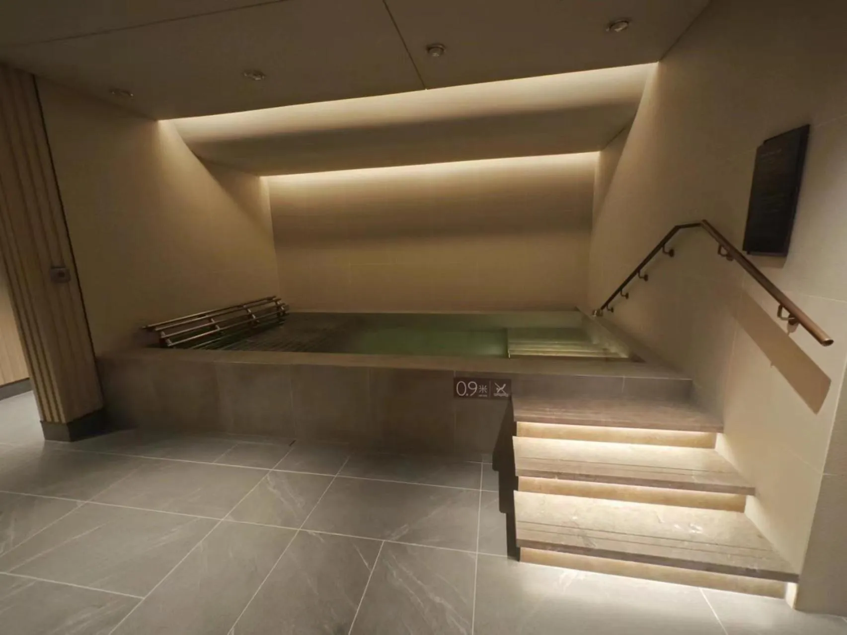 Hot Tub in New World Guangzhou Hotel