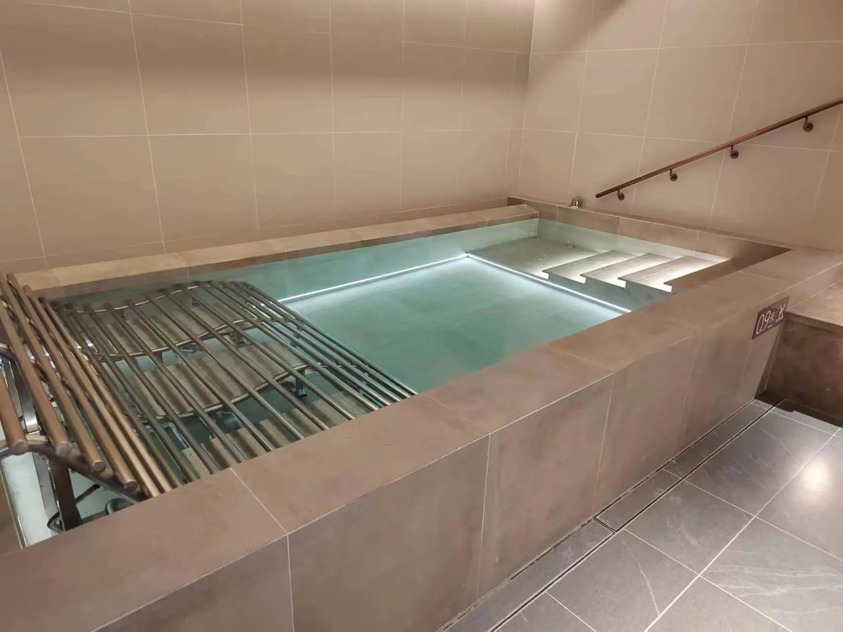 Hot Tub in New World Guangzhou Hotel