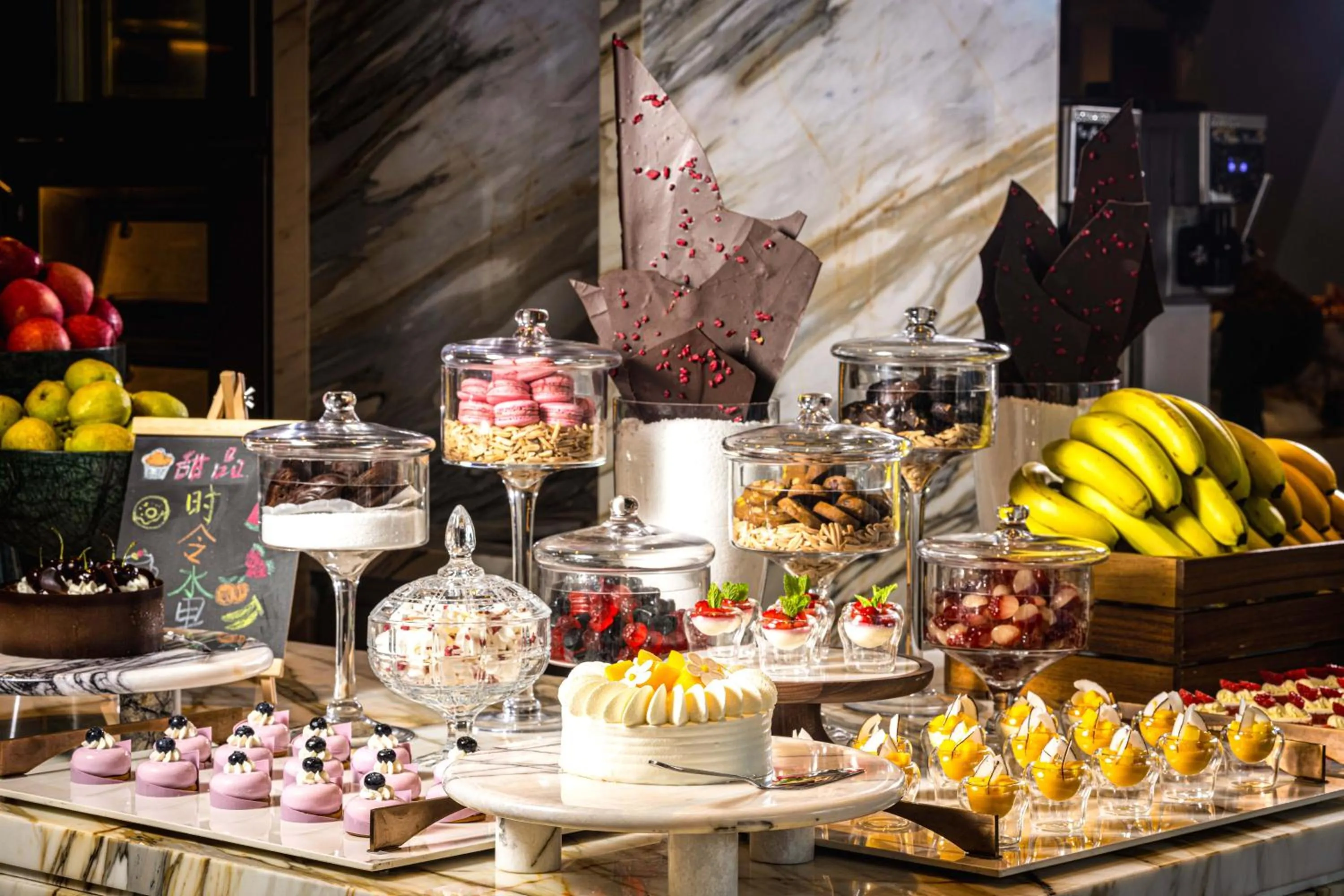 Food and drinks in New World Guangzhou Hotel