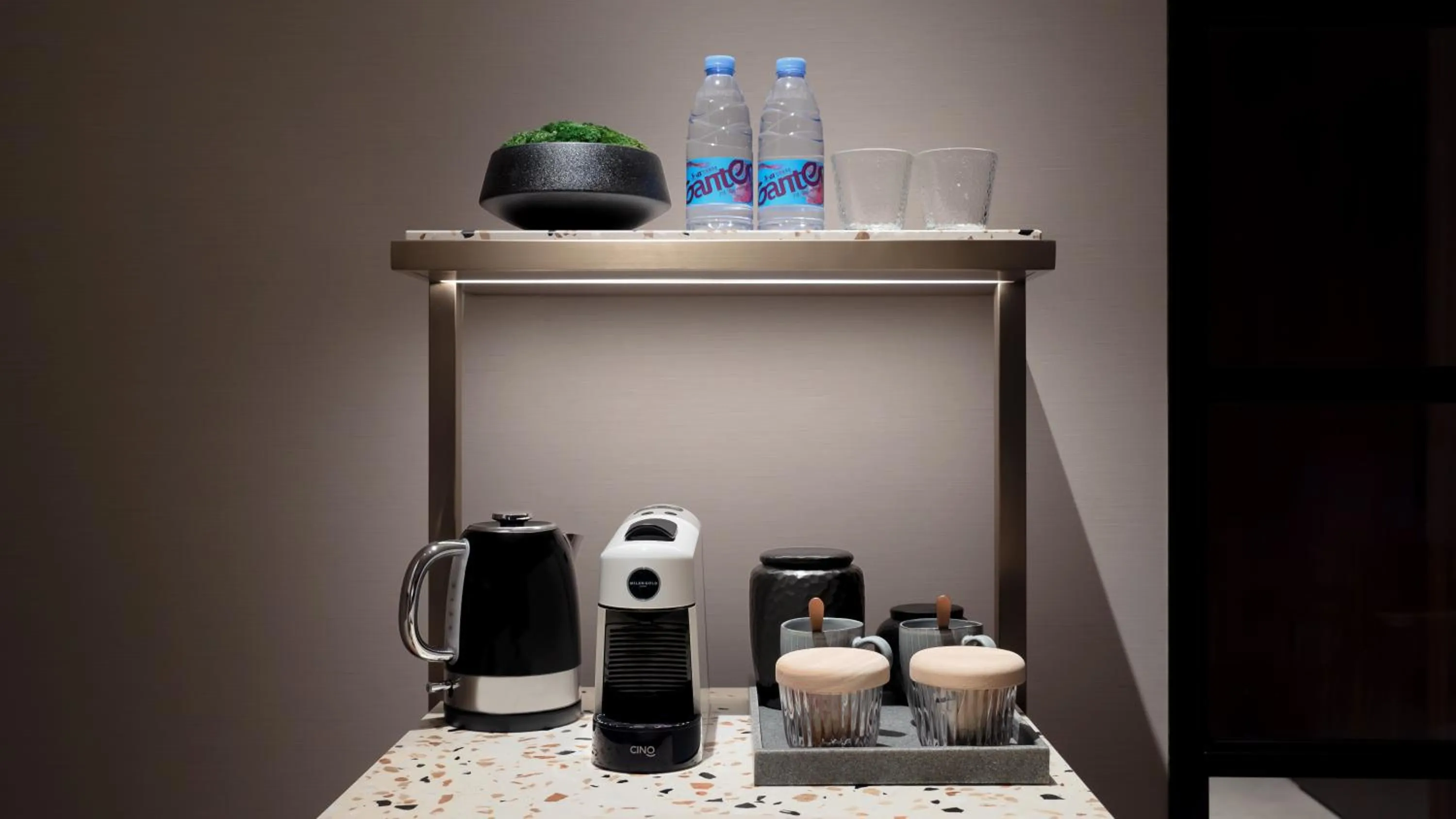 Coffee/tea facilities in New World Guangzhou Hotel