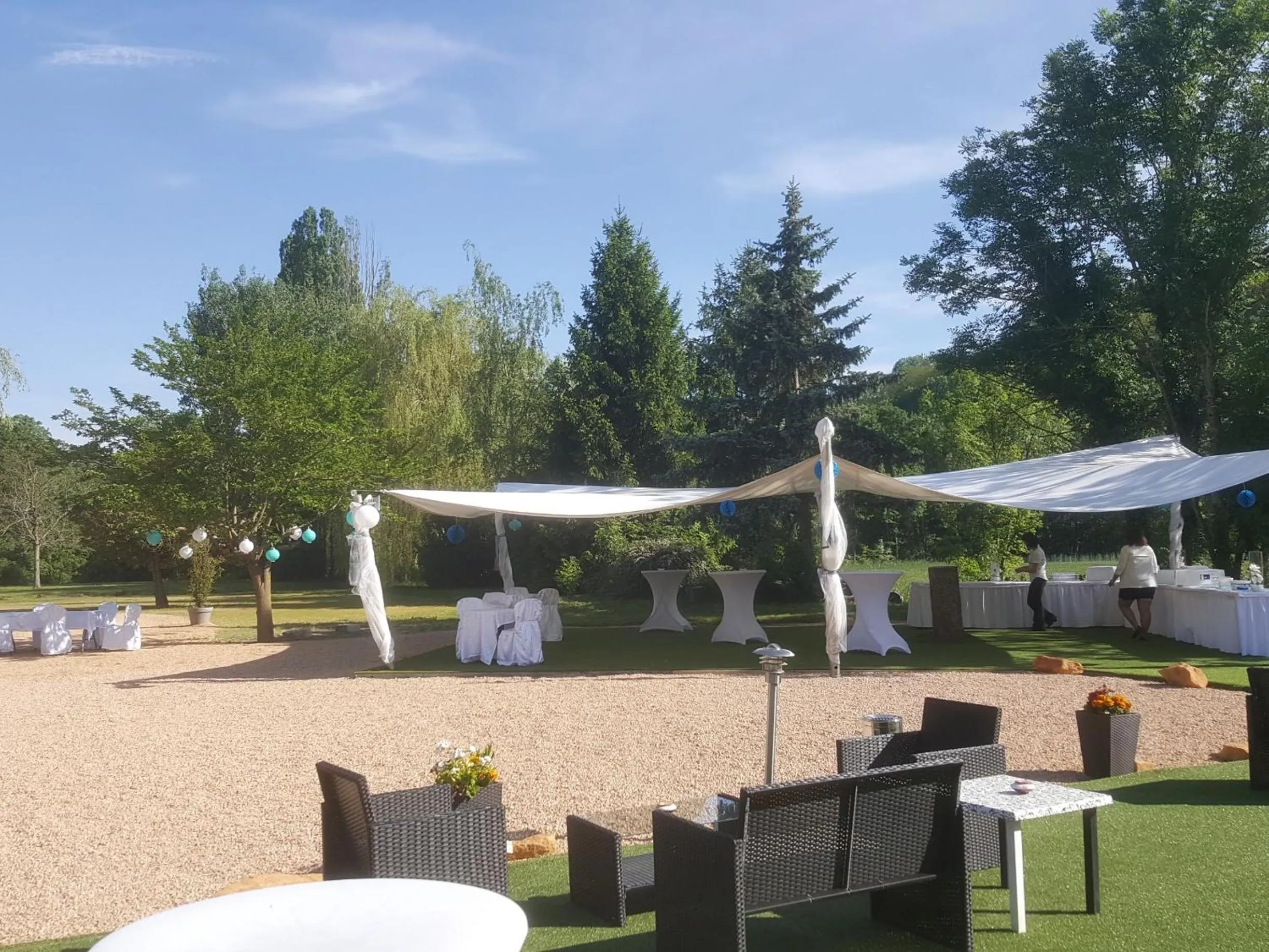 Property building in Hôtel Domaine des Pierres Dorées