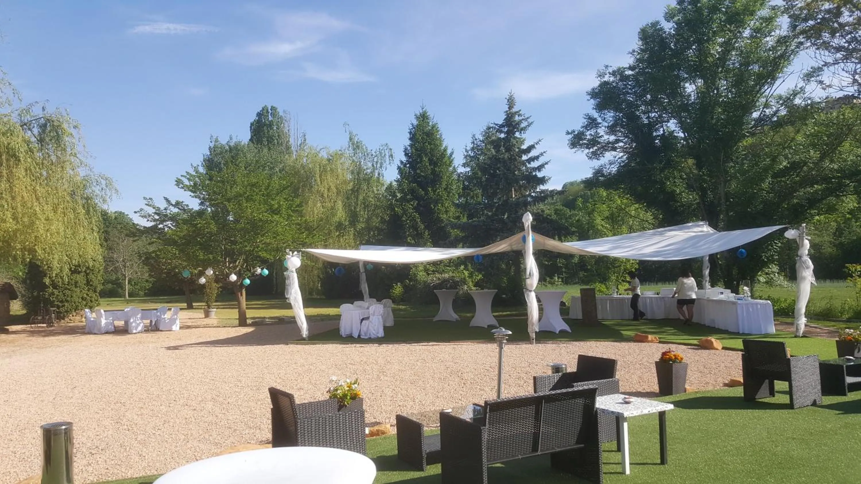 Garden in Hôtel Domaine des Pierres Dorées