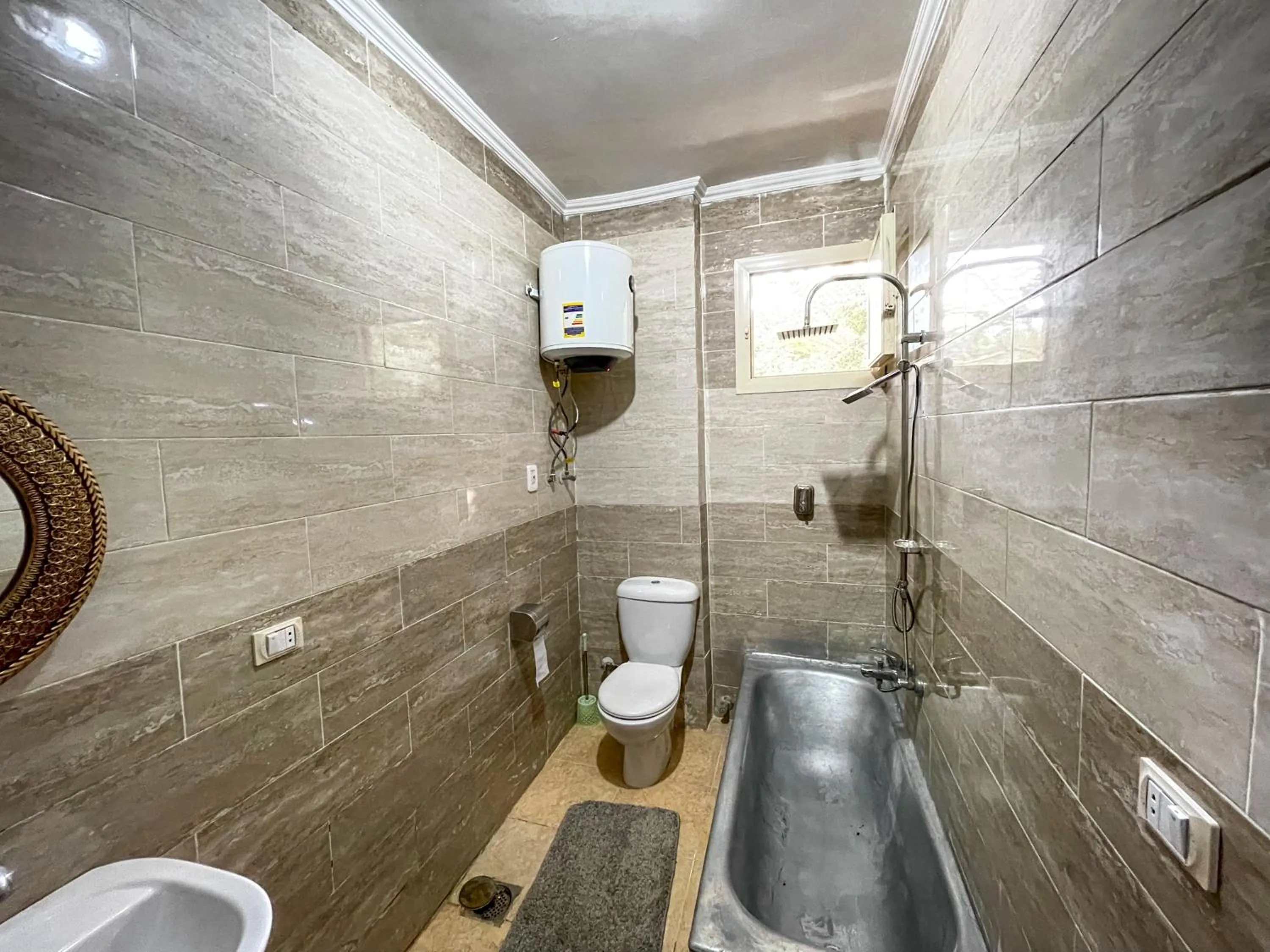 Bathroom in Chez l'ami hotel