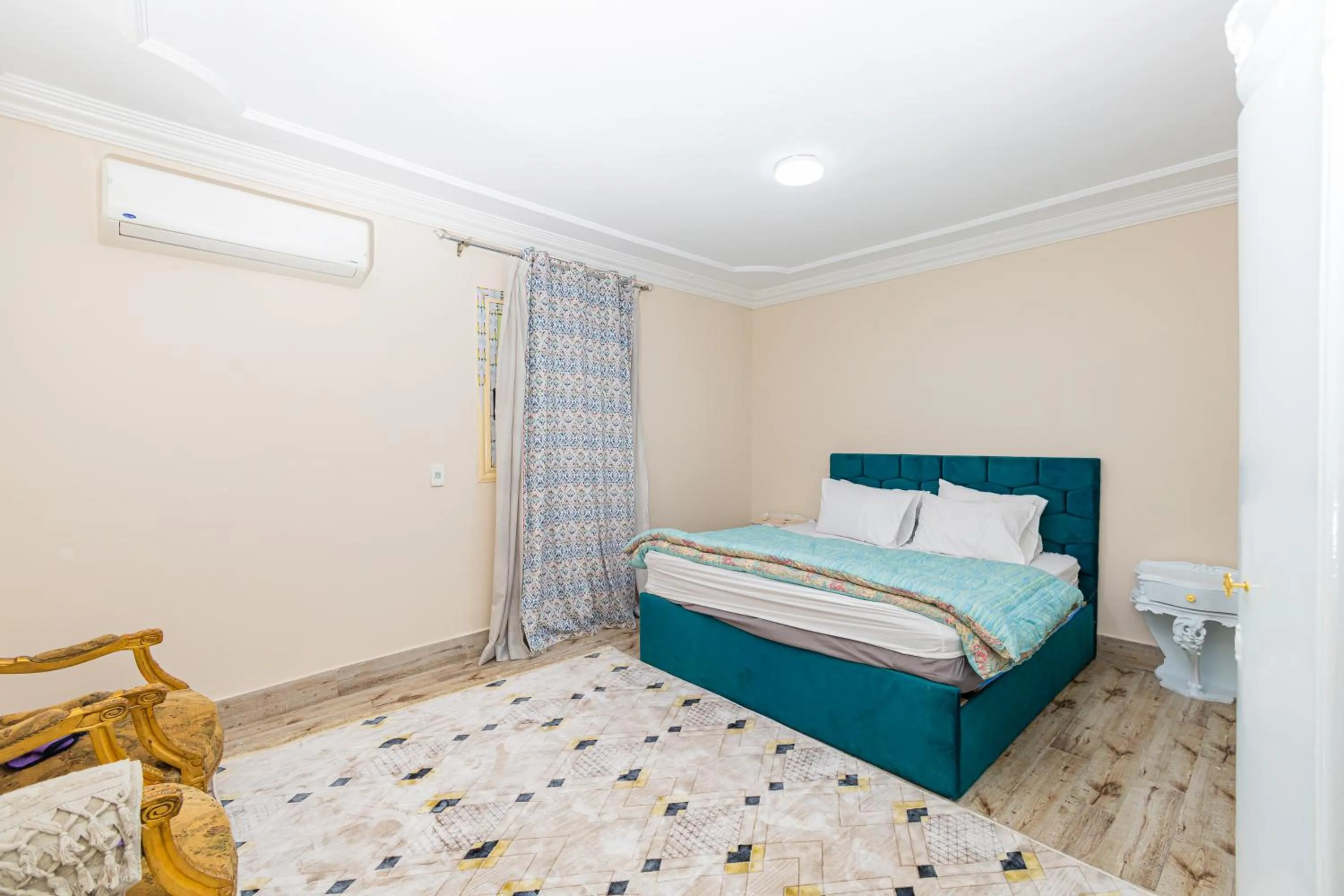 Bed in Chez l'ami hotel