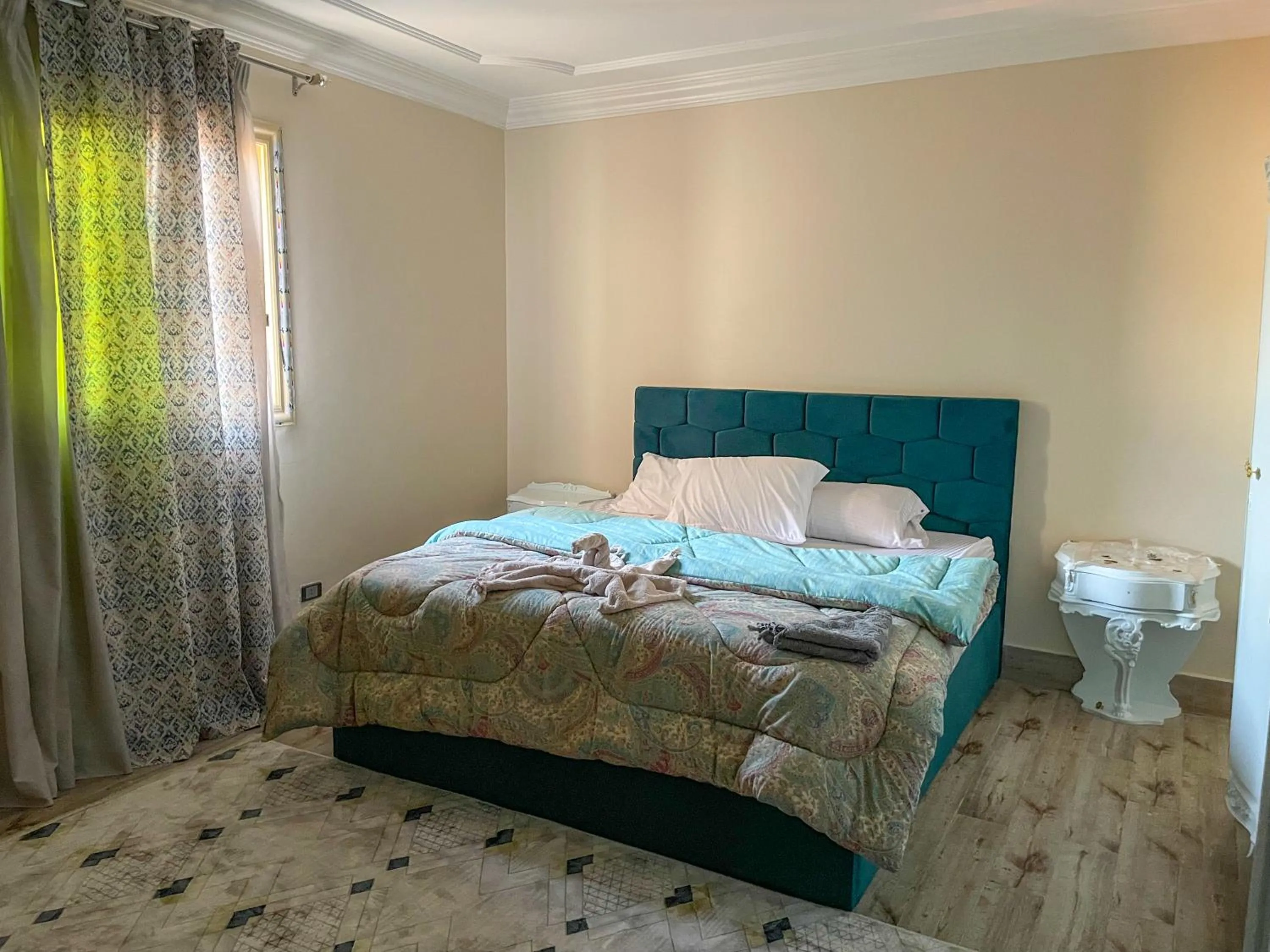 Bed in Chez l'ami hotel