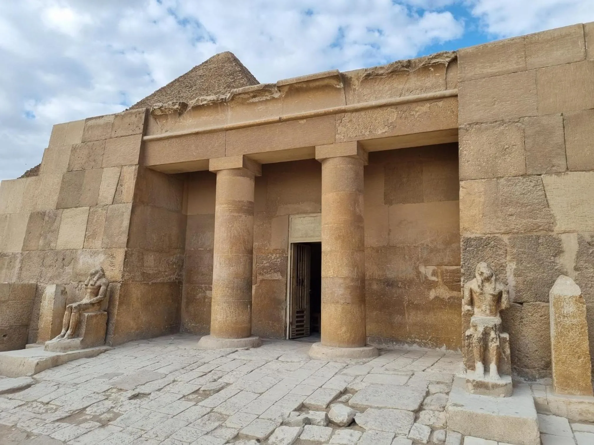 Landmark view in Chez l'ami hotel