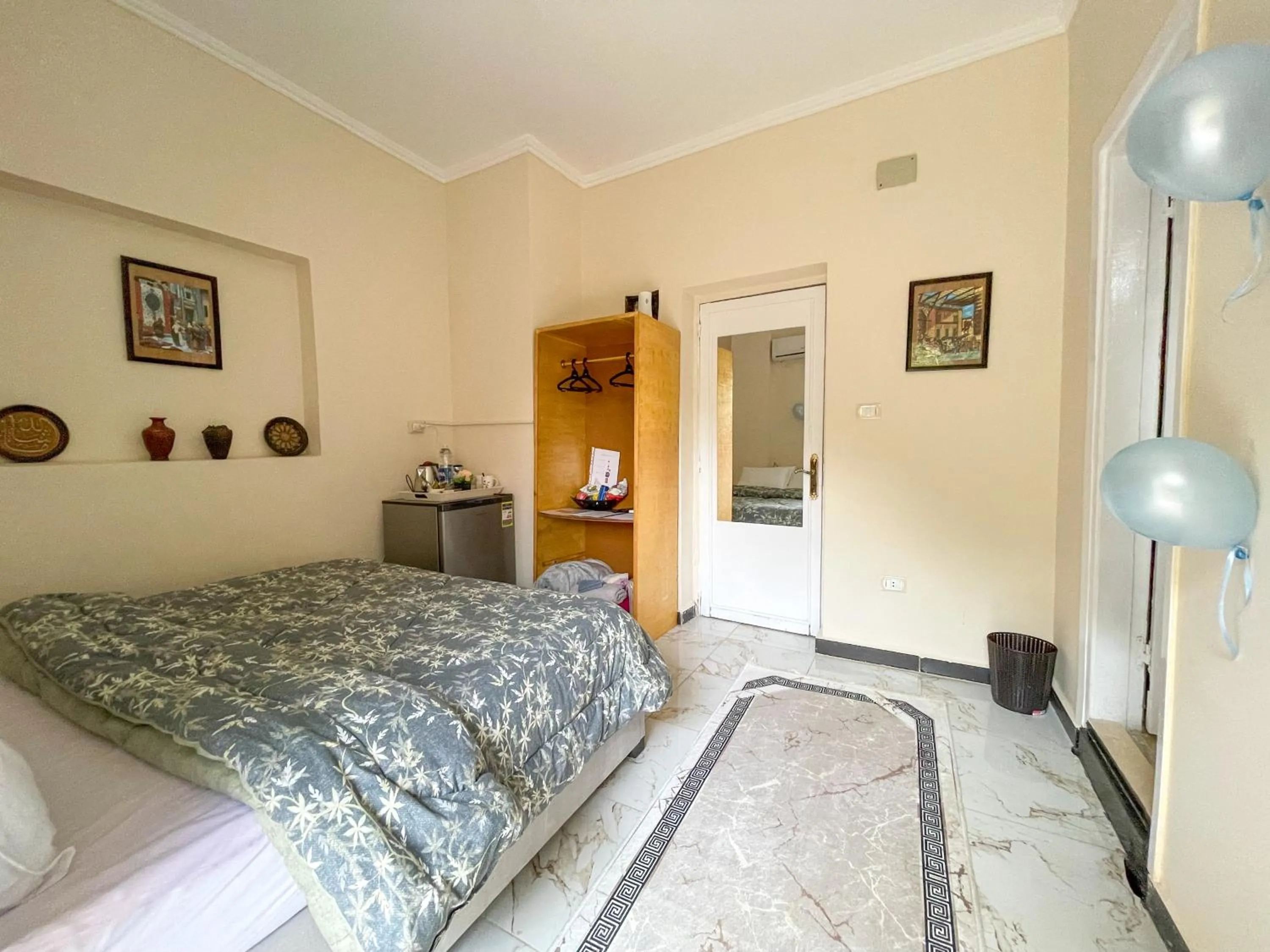 Bed in Chez l'ami hotel