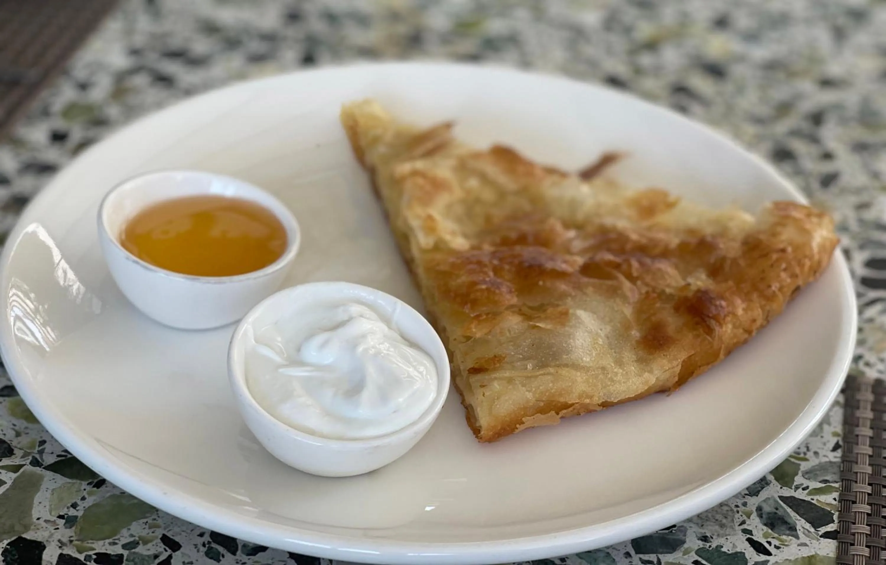 Restaurant/places to eat in Chez l'ami hotel