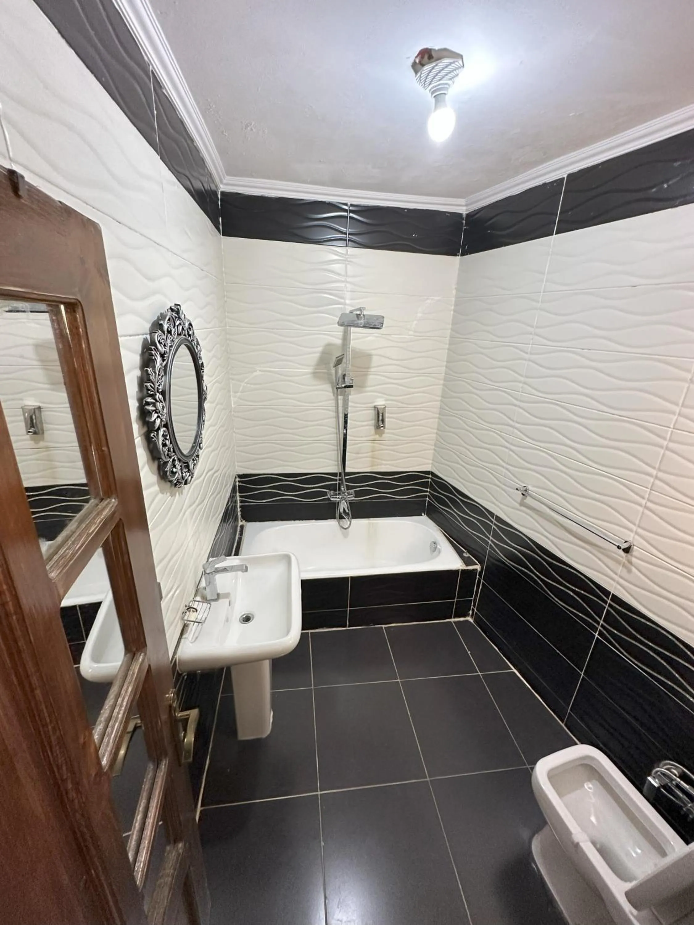 Bathroom in Chez l'ami hotel