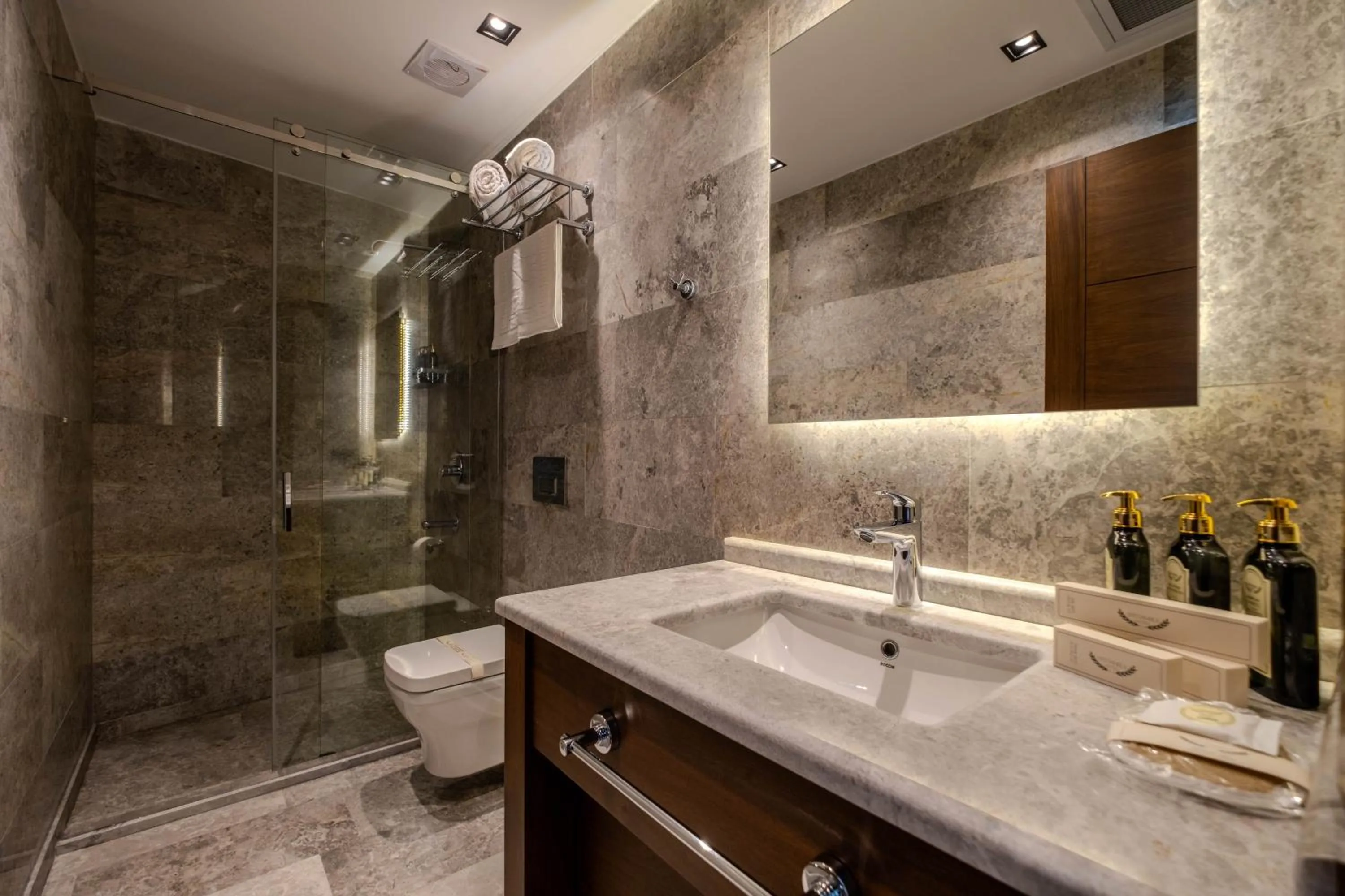 Shower in B'İSTANBUL HOTEL