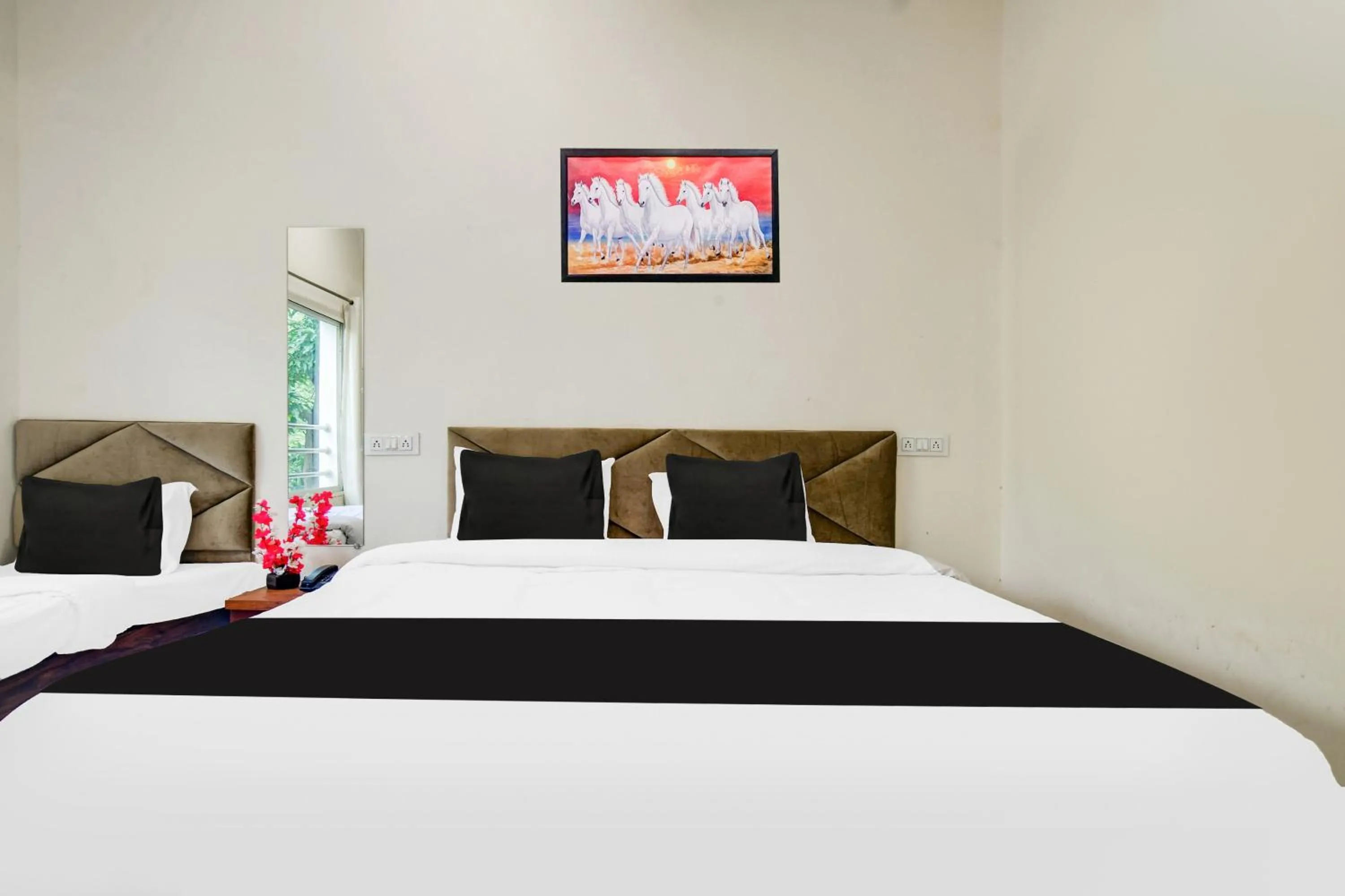 Bedroom, Bed in Super Hotel O Ujjain Near Hari Fatak