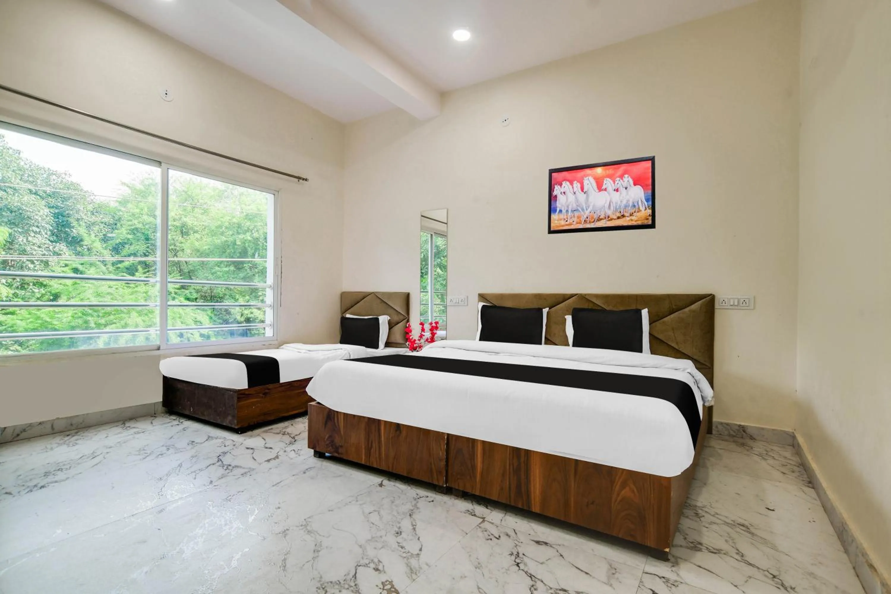 Bedroom, Bed in Super Hotel O Ujjain Near Hari Fatak