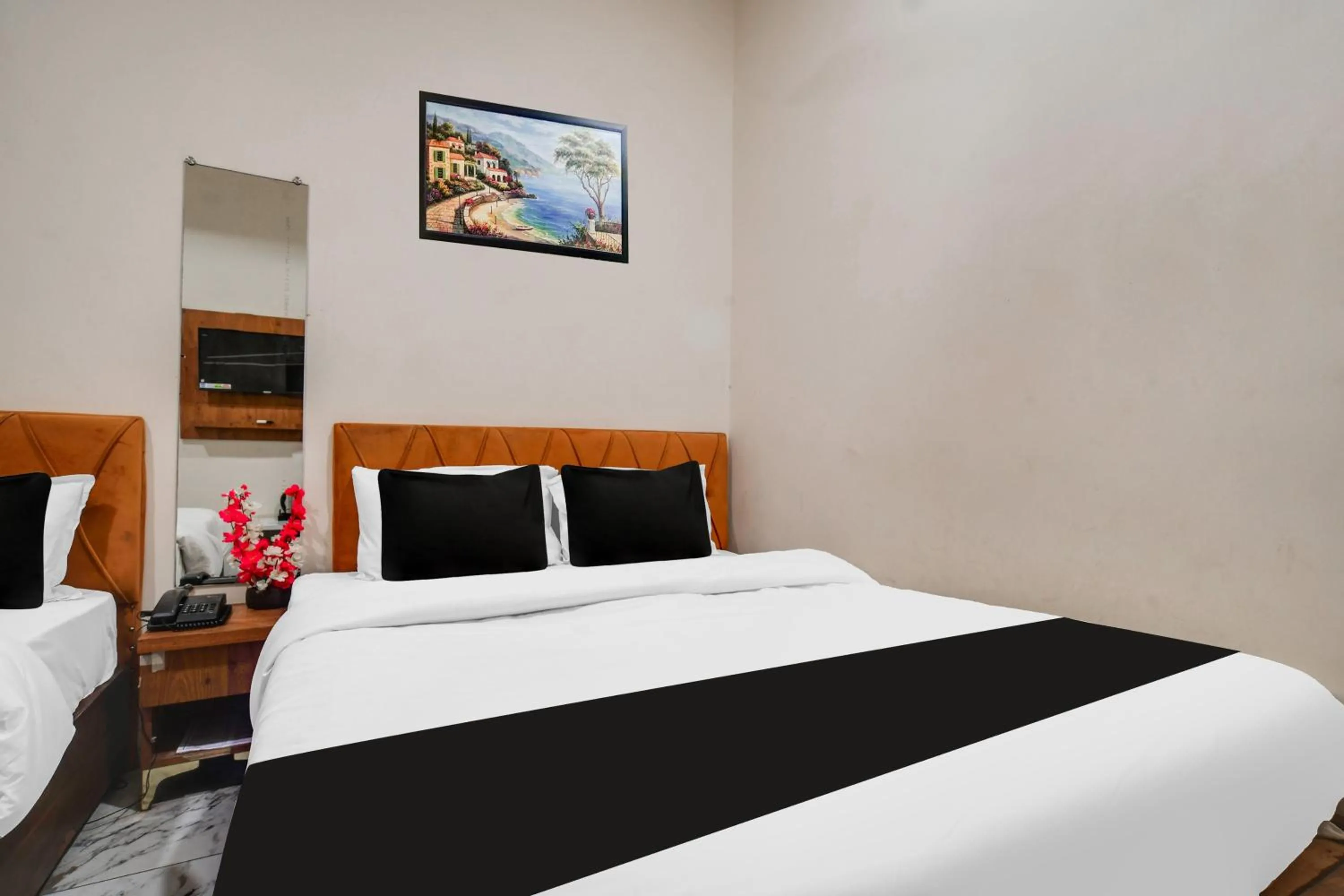 Bedroom, Bed in Super Hotel O Ujjain Near Hari Fatak