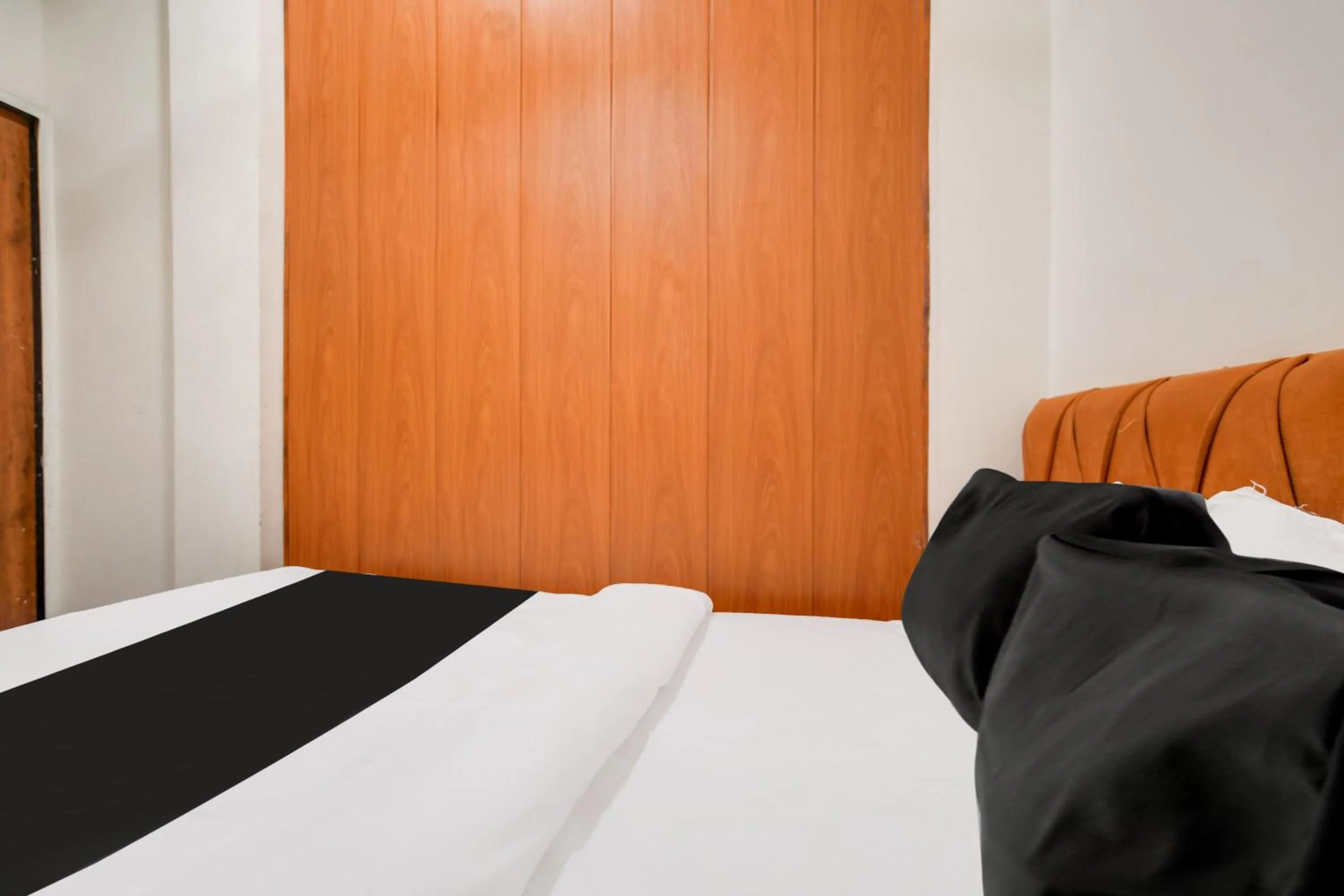 Bedroom, Bed in Super Hotel O Ujjain Near Hari Fatak