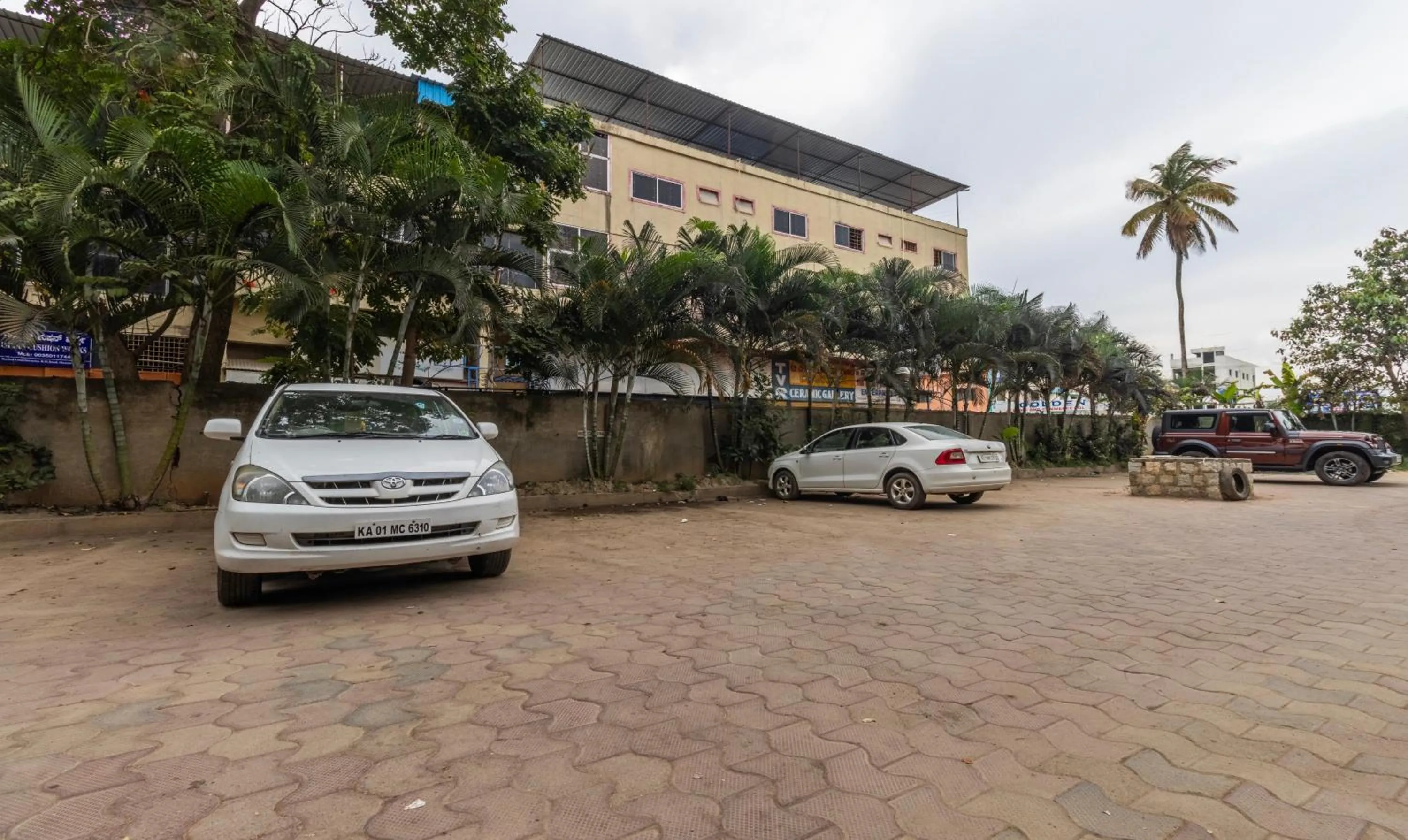 Parking in Treebo Suvarna Comforts