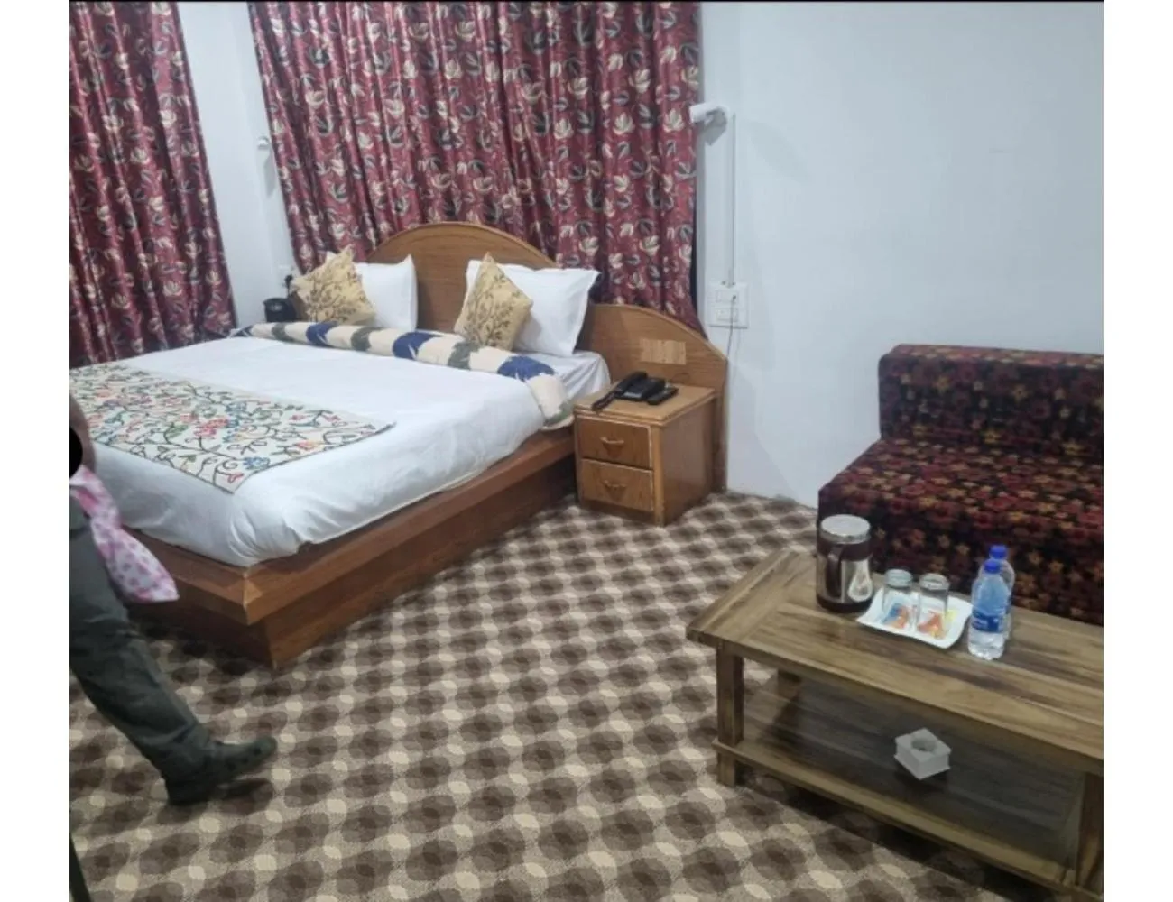 Living room, Bed in Hotel New Relax Inn, Pahalgam