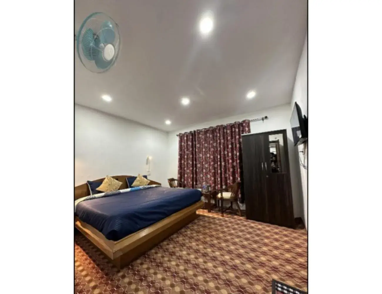 Deluxe Double Room in Hotel New Relax Inn, Pahalgam Deluxe Double Room in Hotel New Relax Inn, Pahalgam
