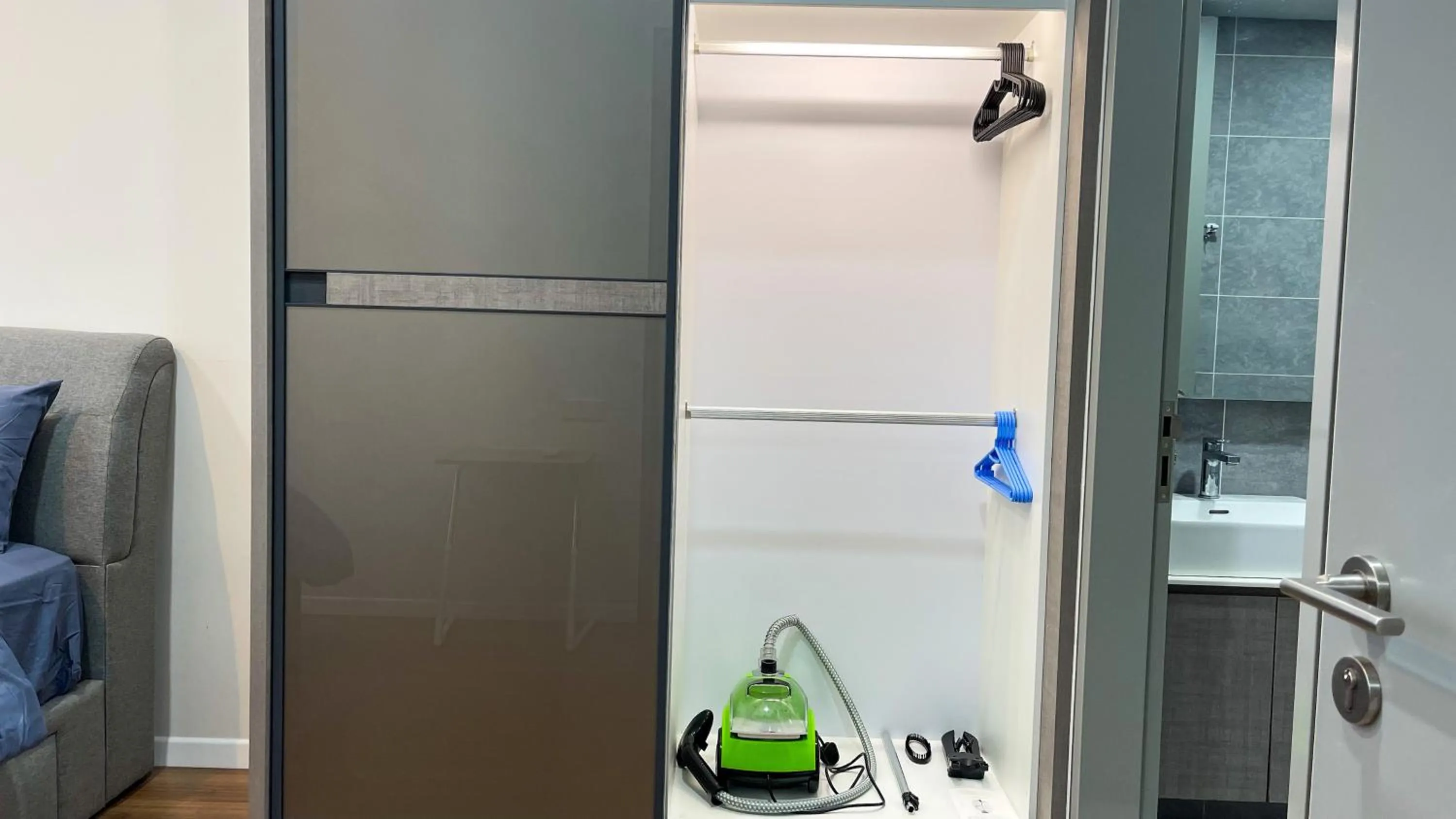 Bathroom in Millerz Square Kuala Lumpur by Synergy